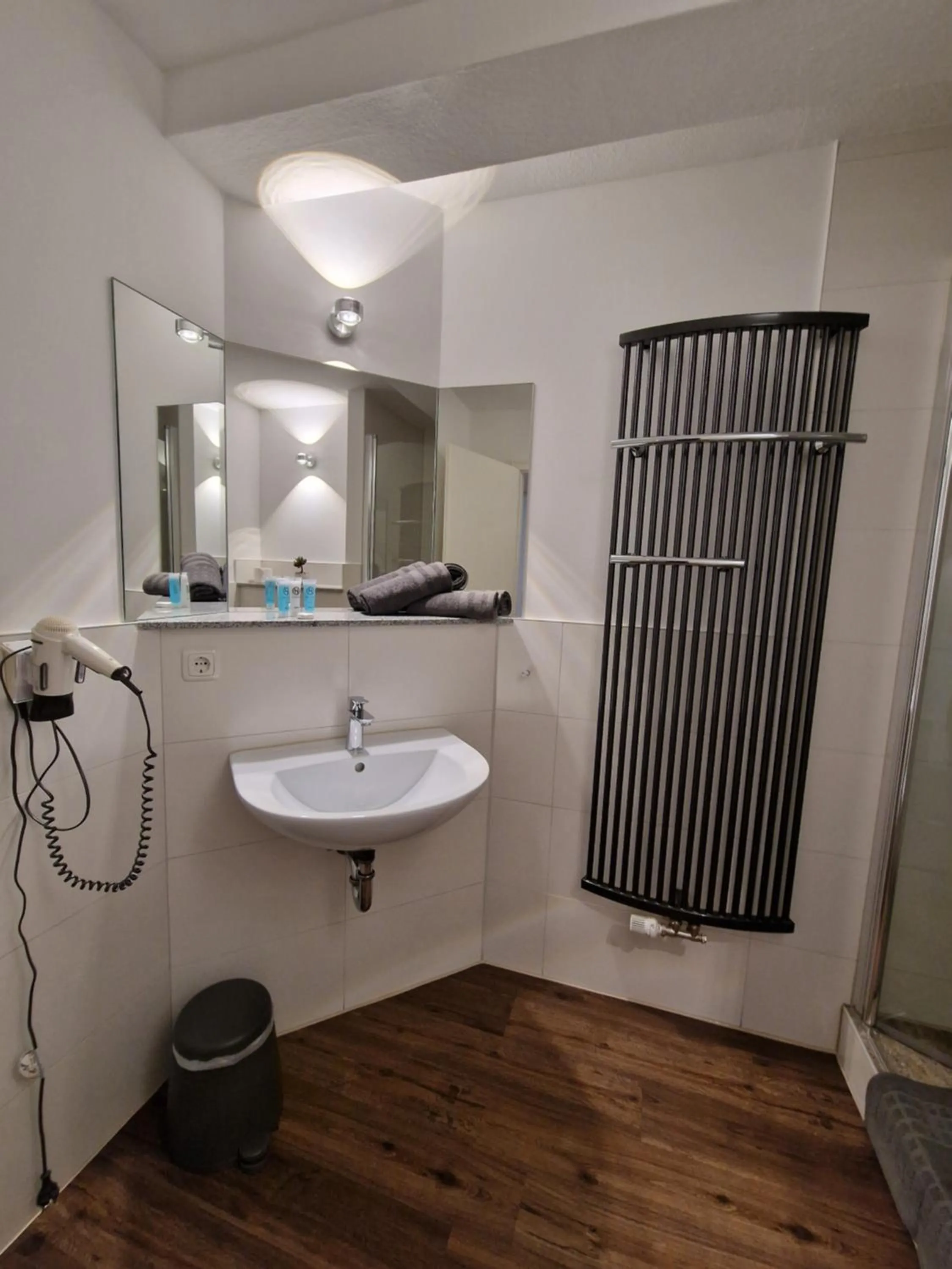 Bathroom in Zur Sonne "Gasthaus-Bar-Events"