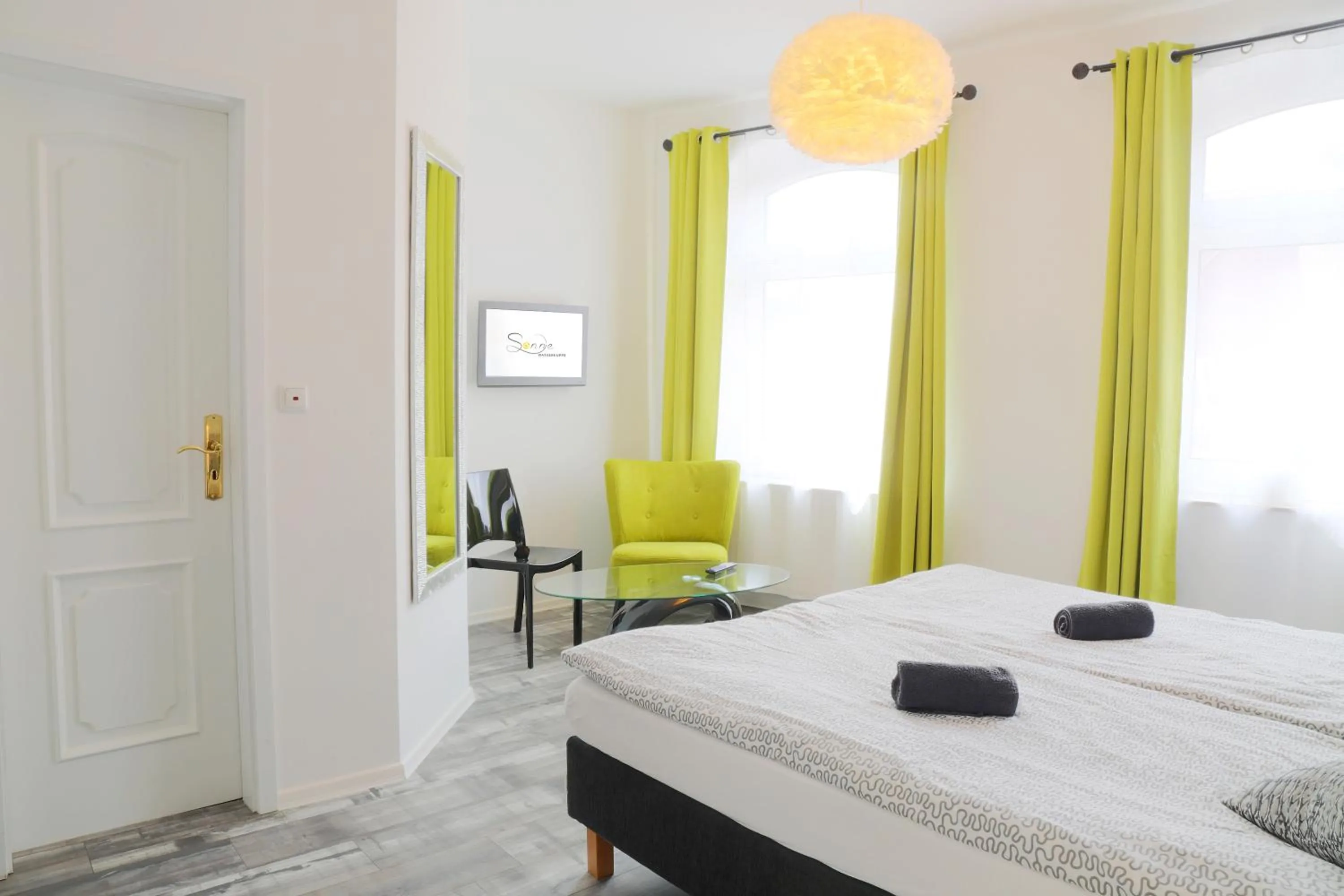 Bed in Zur Sonne "Gasthaus-Bar-Events"