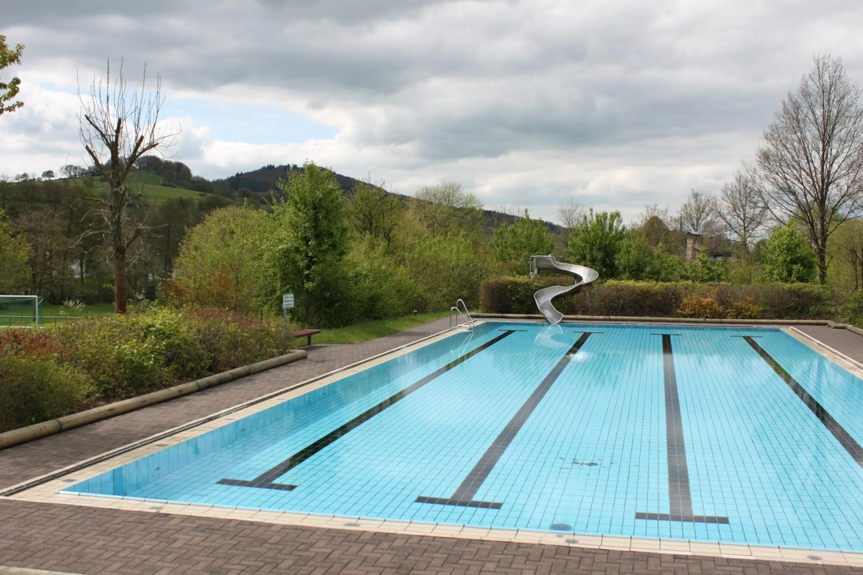 Swimming pool in Zur Sonne "Gasthaus-Bar-Events"