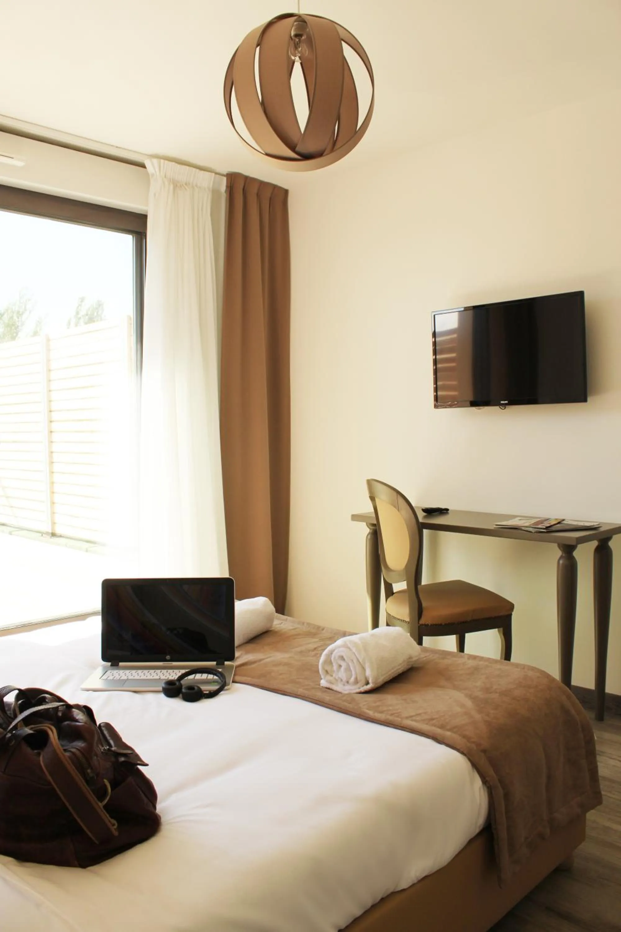 Balcony/Terrace, Bed in Adonis Aix en Provence