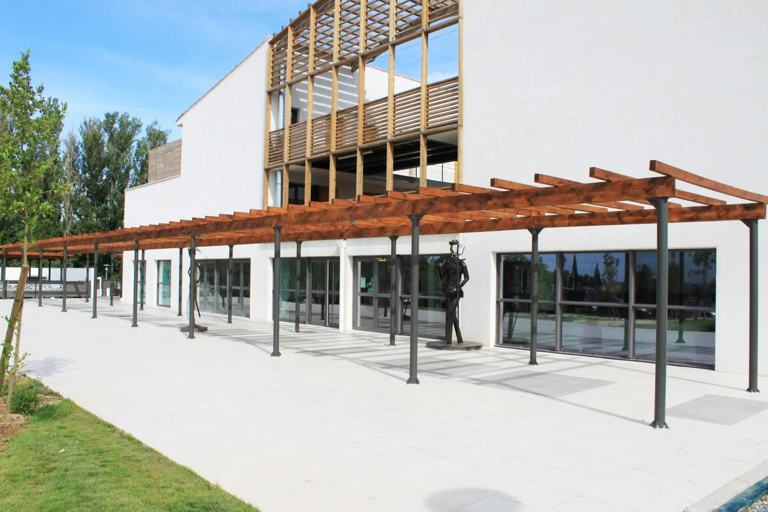Facade/entrance in Adonis Aix en Provence Facade/entrance in Adonis Aix en Provence