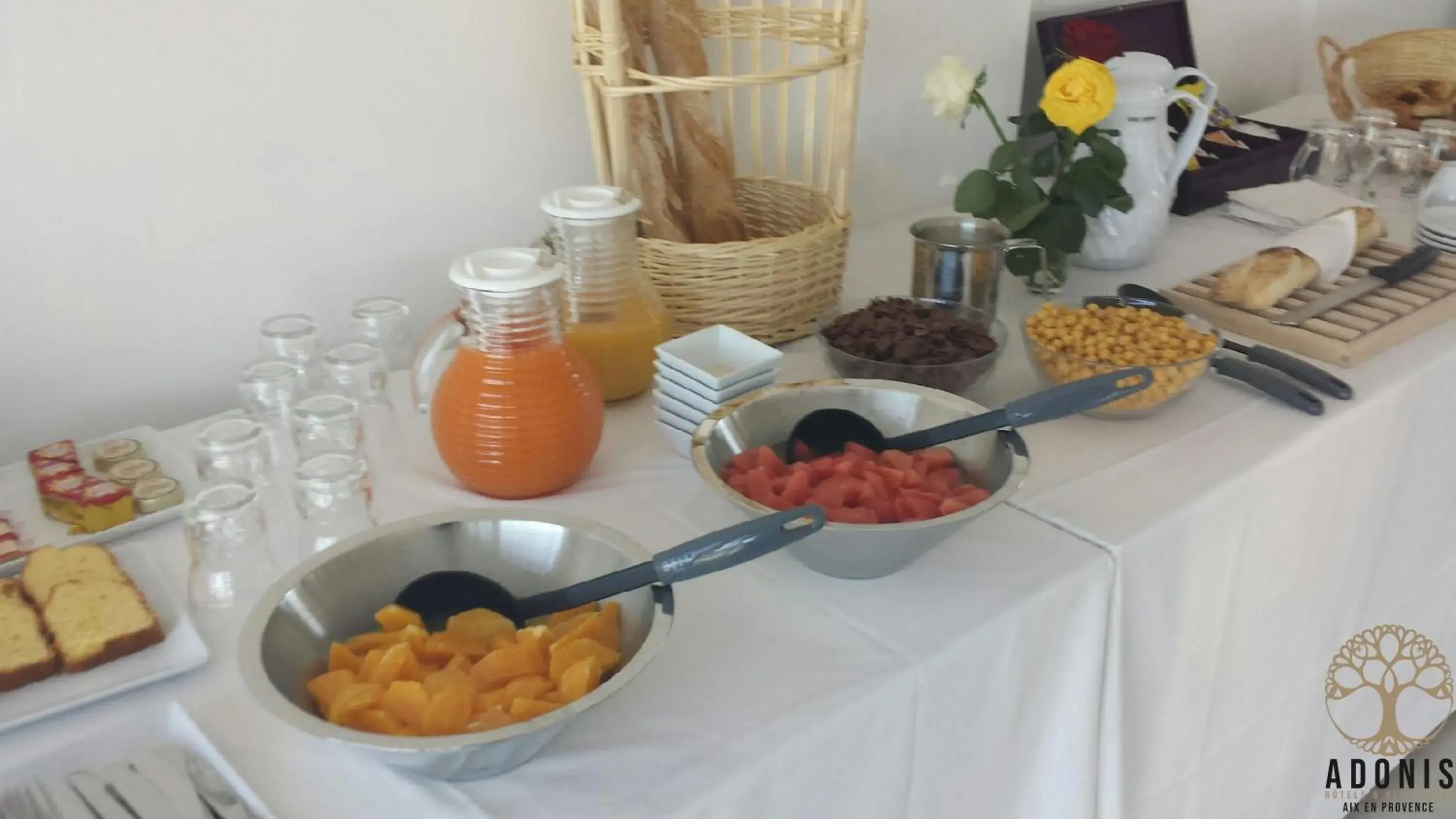 Breakfast in Adonis Aix en Provence Breakfast in Adonis Aix en Provence