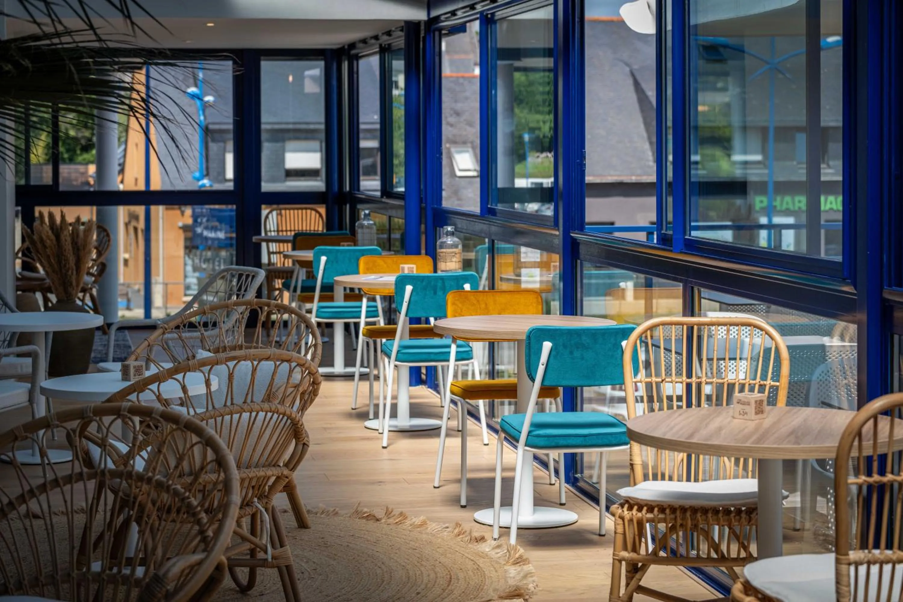 Seating area in L'Escale Marine, The Originals Relais