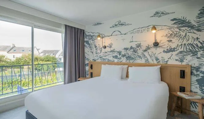 Bedroom, Bed in L'Escale Marine, The Originals Relais