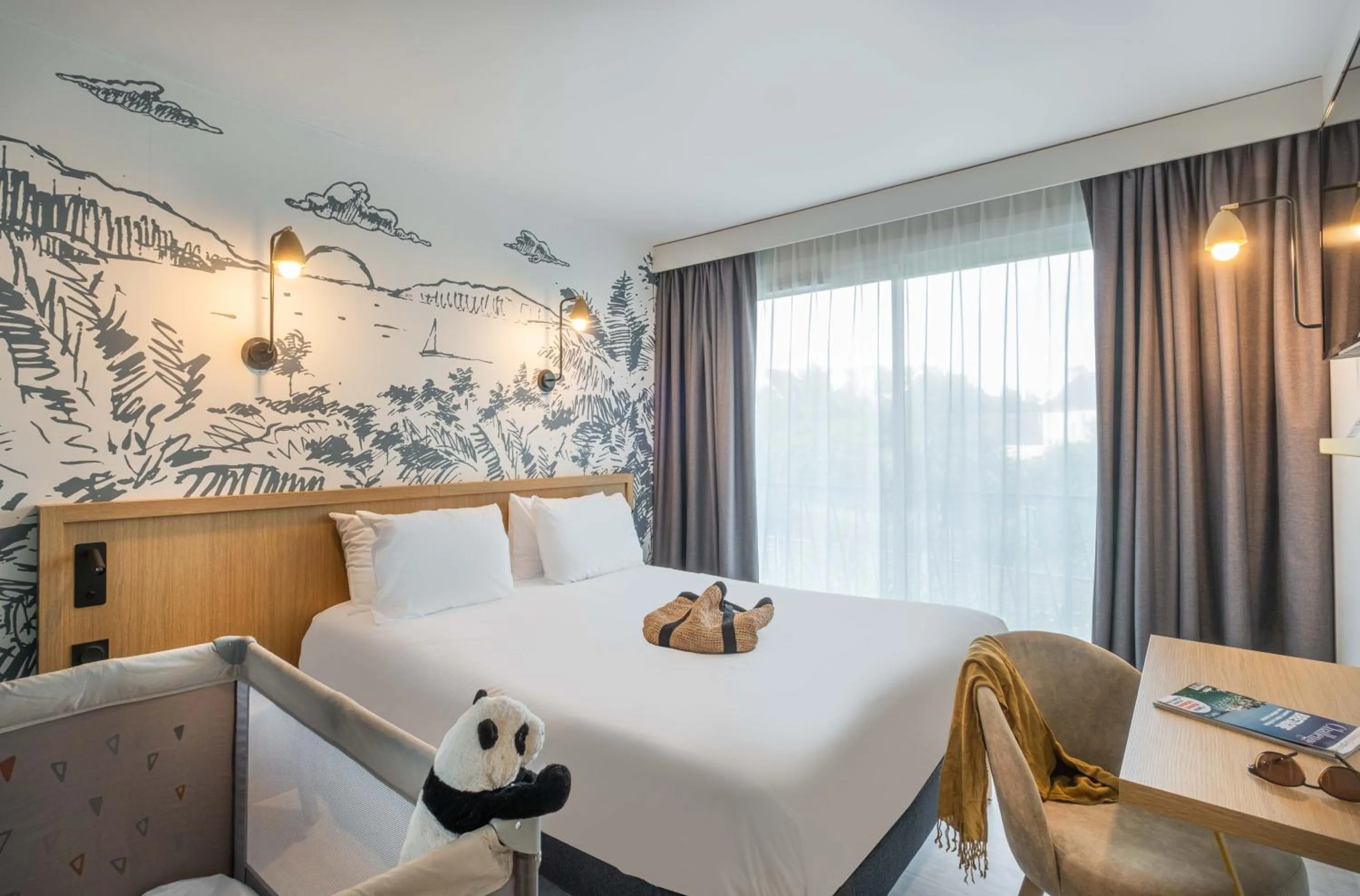 Bedroom, Bed in L'Escale Marine, The Originals Relais