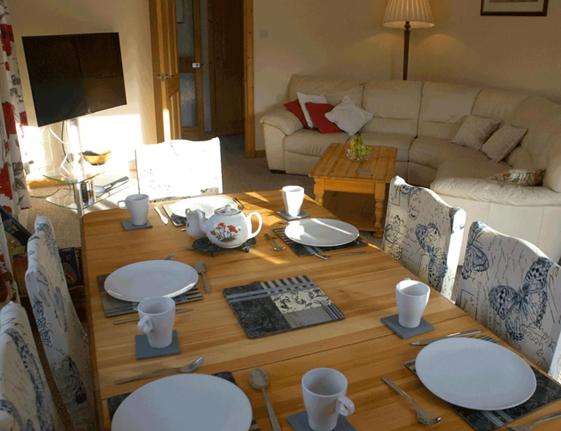 Dining area in 3 Bed Bungalow - Sleeps 6 - Pet Friendly - Parking