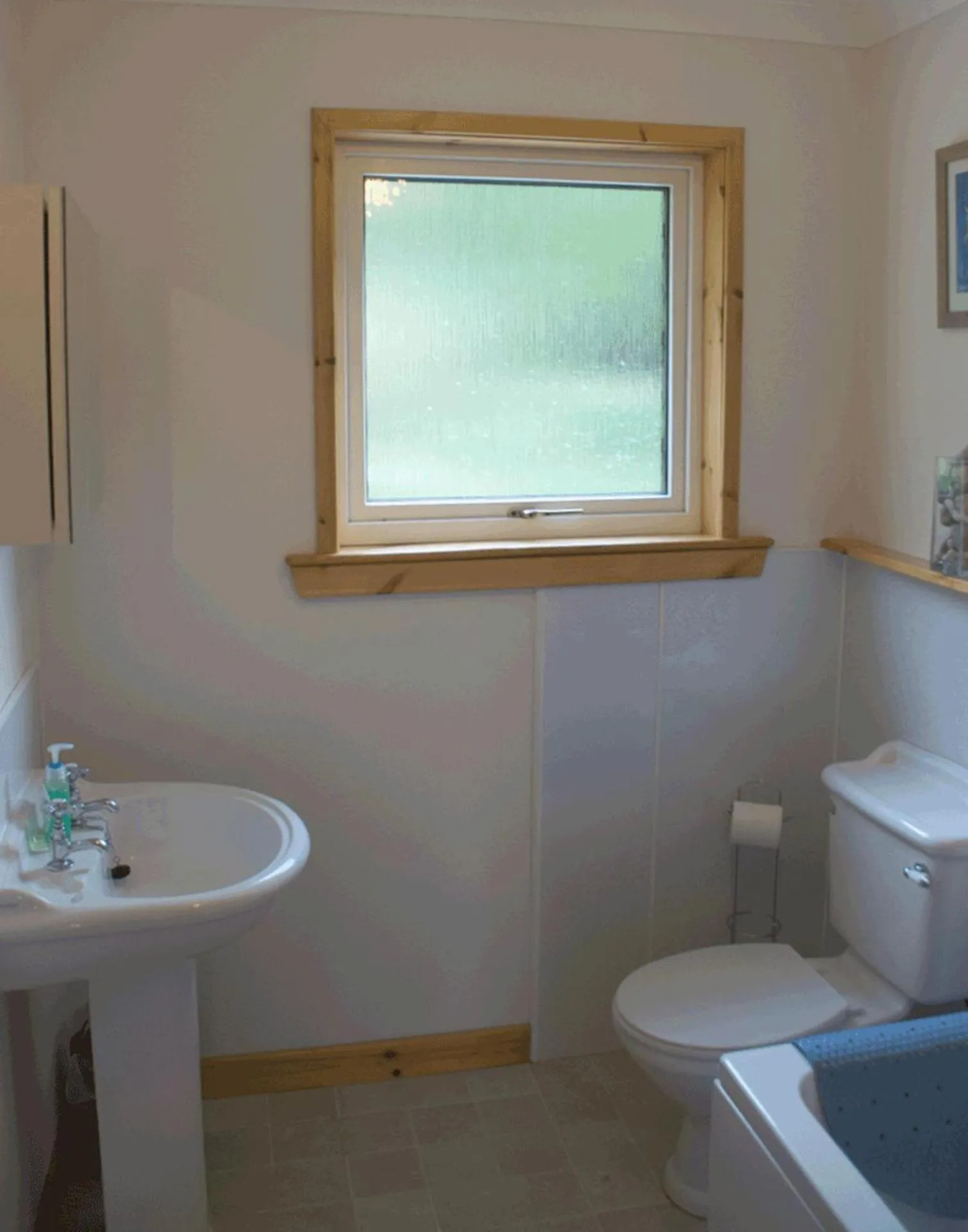 Bathroom in 3 Bed Bungalow - Sleeps 6 - Pet Friendly - Parking