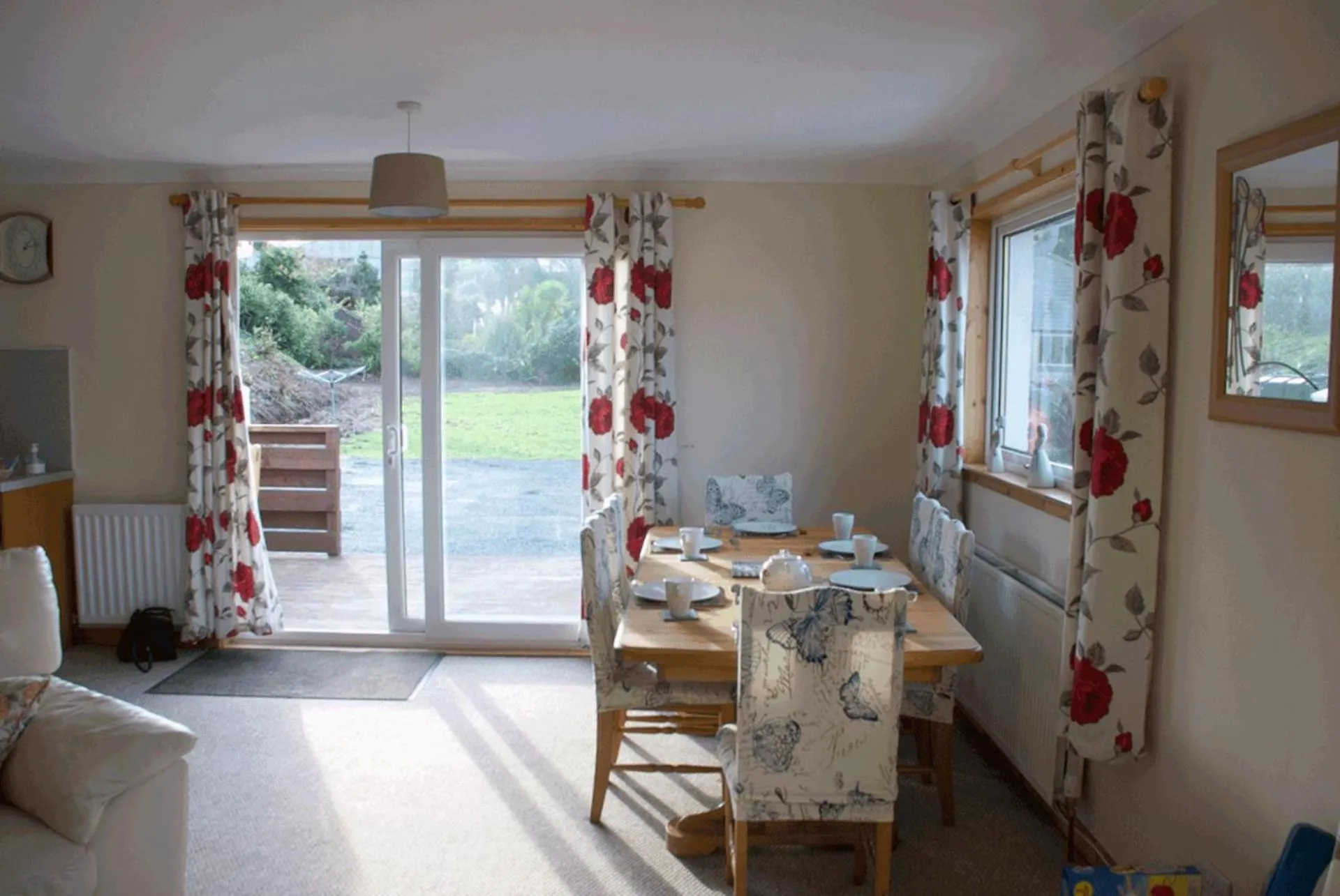 Living room in 3 Bed Bungalow - Sleeps 6 - Pet Friendly - Parking