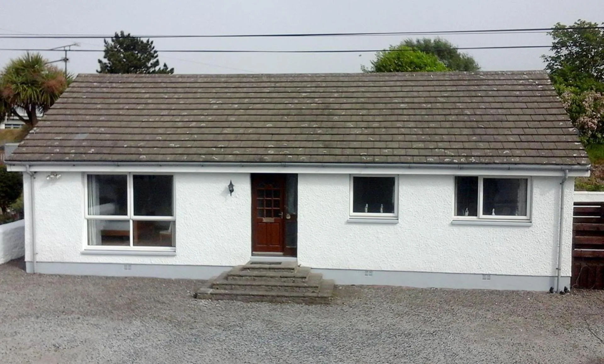 Property building in 3 Bed Bungalow - Sleeps 6 - Pet Friendly - Parking