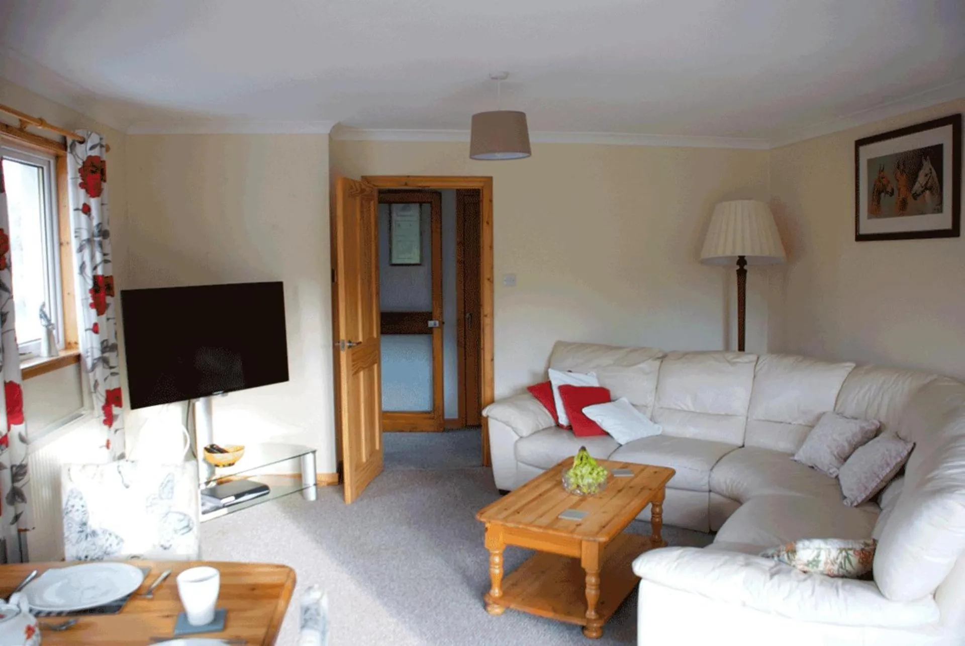 Living room in 3 Bed Bungalow - Sleeps 6 - Pet Friendly - Parking