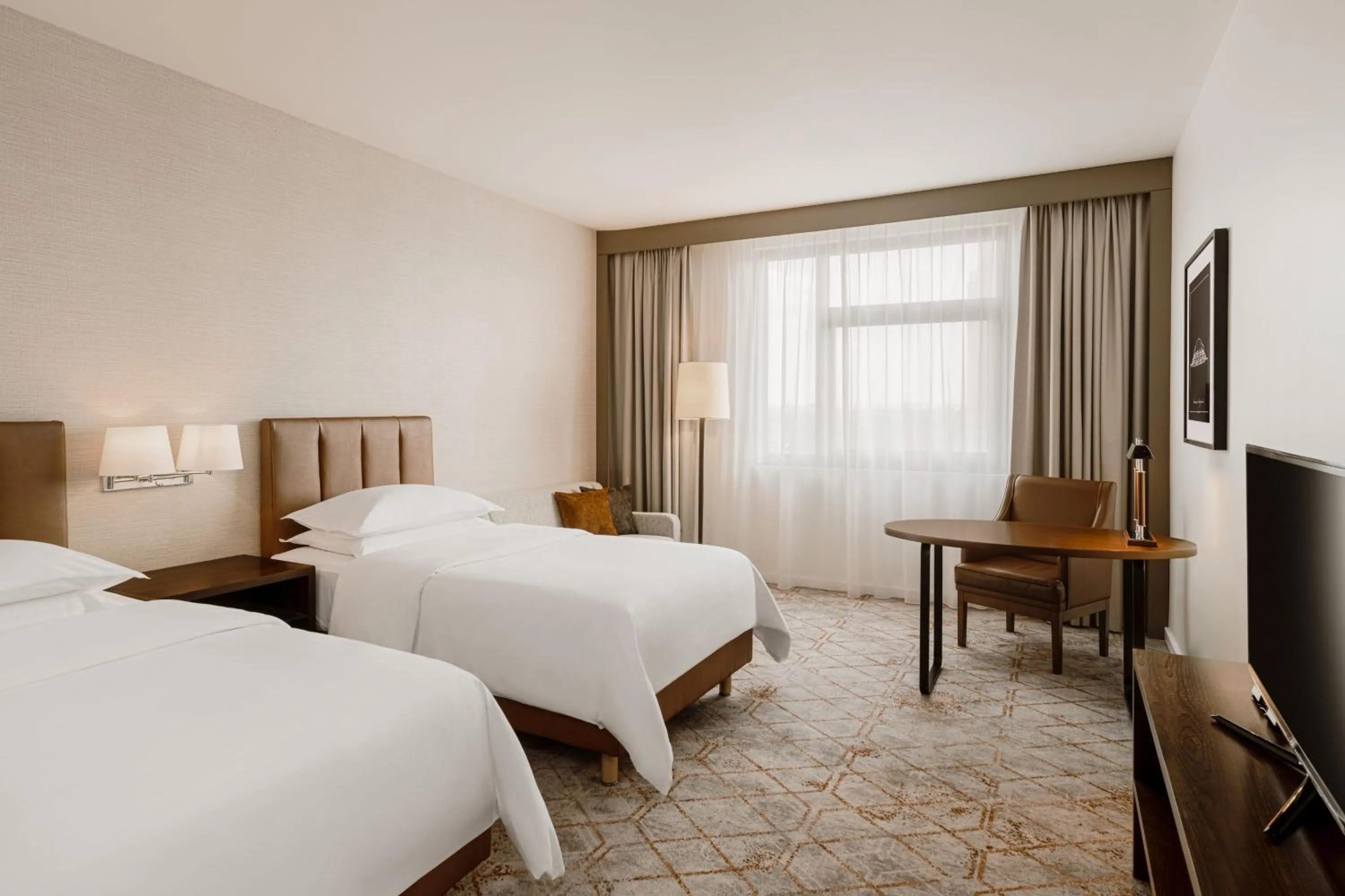 Photo of the whole room, Bed in Sheraton Poznan Hotel