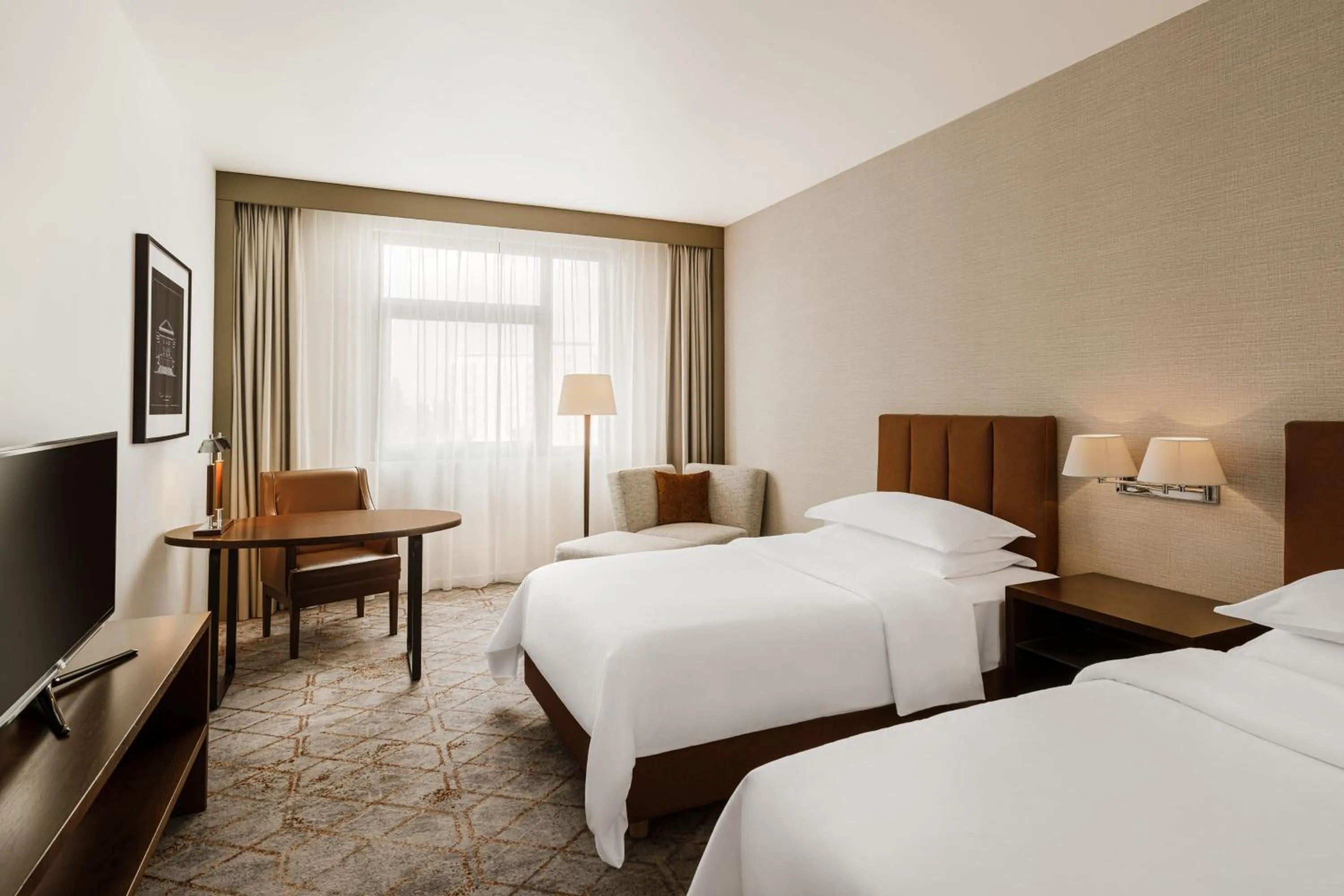 Photo of the whole room, Bed in Sheraton Poznan Hotel