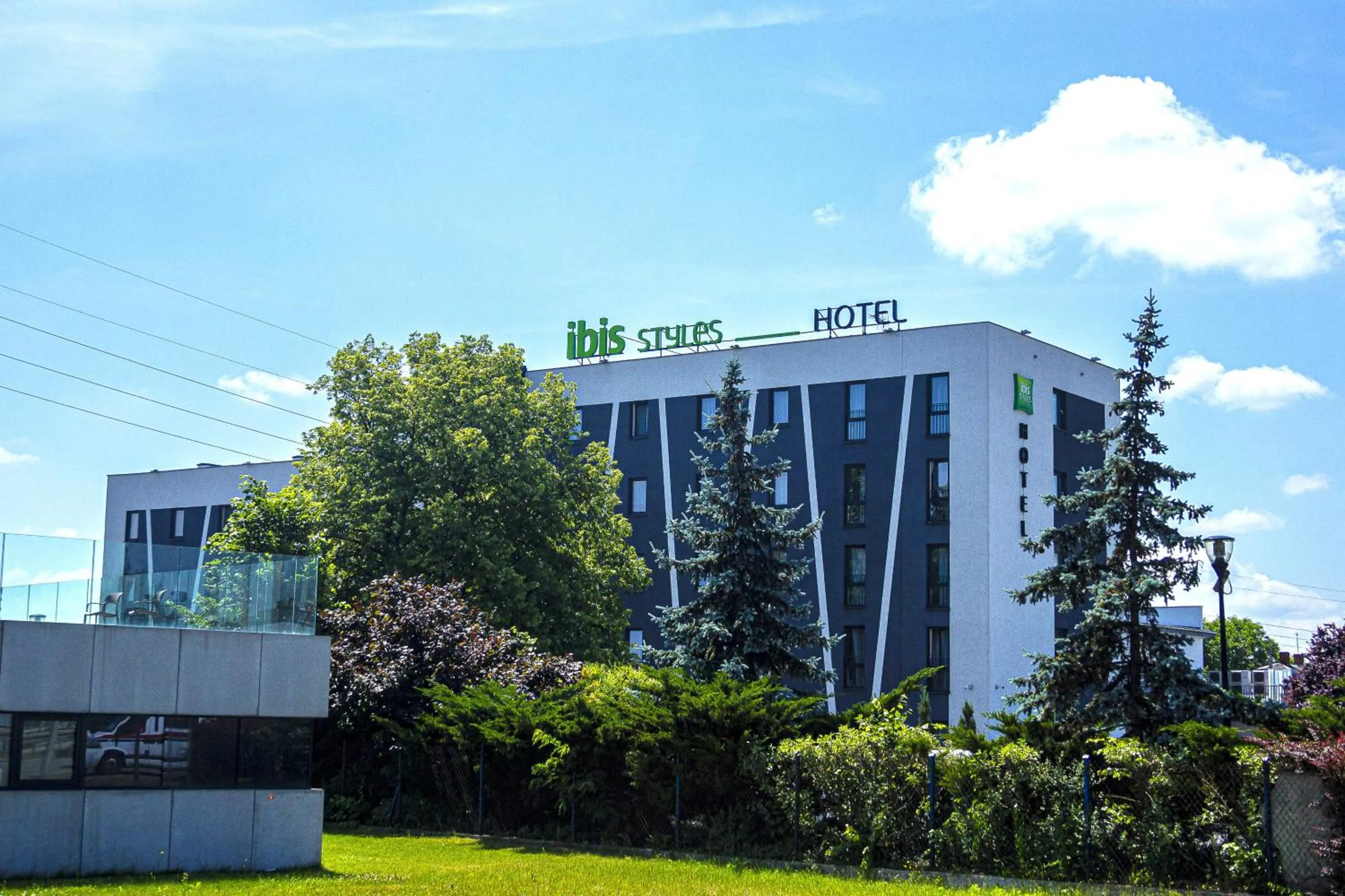 Facade/entrance in ibis Styles Warszawa West