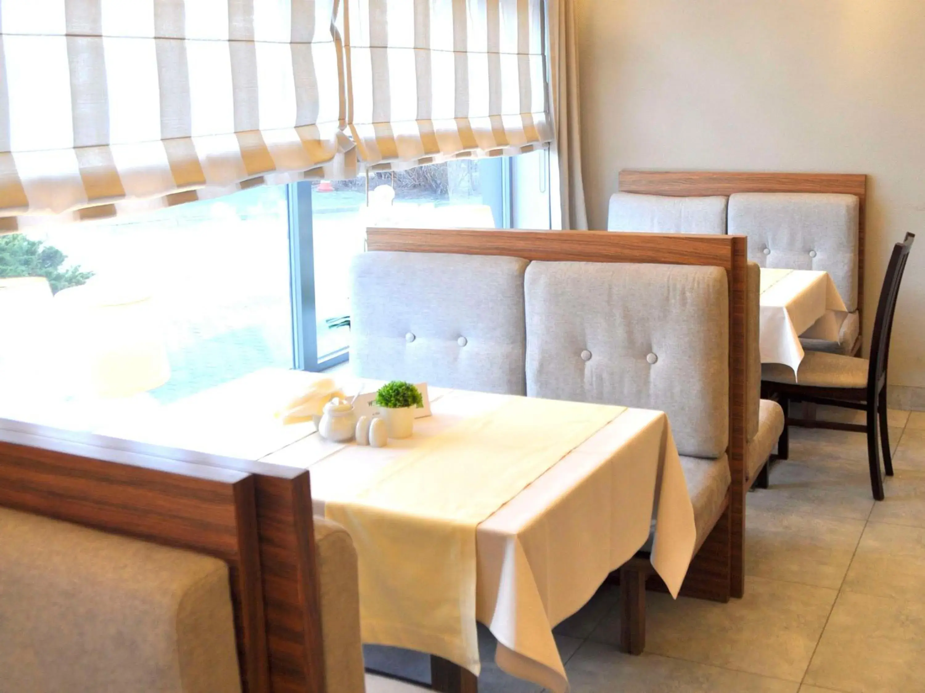 Restaurant/places to eat in ibis Styles Warszawa West Restaurant/places to eat in ibis Styles Warszawa West