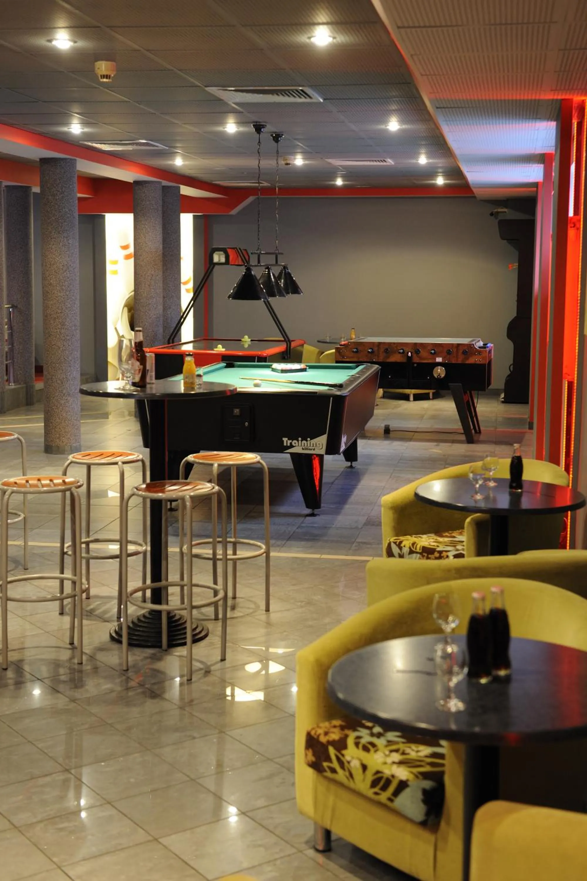 Billiard in ibis Styles Warszawa West