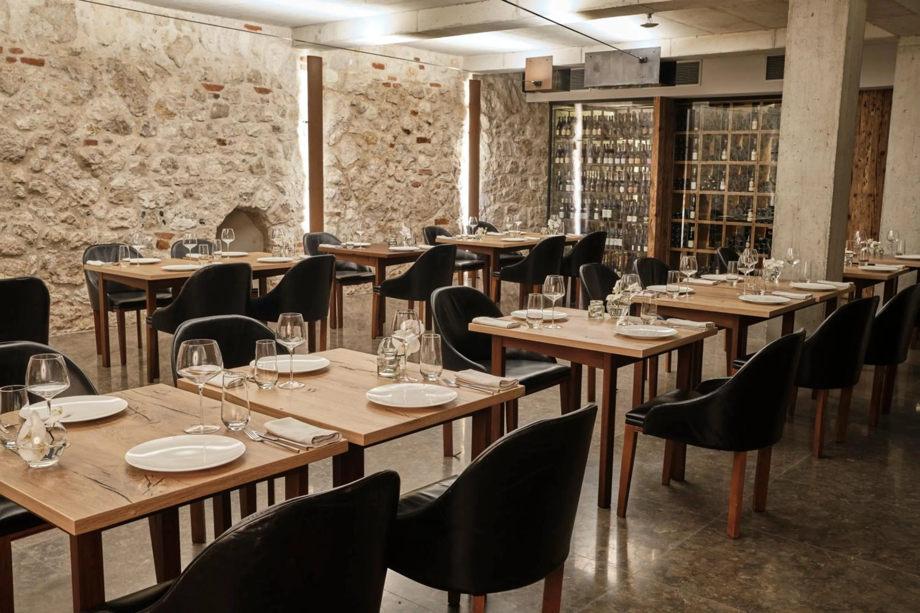 Restaurant/places to eat in Hotel Stary