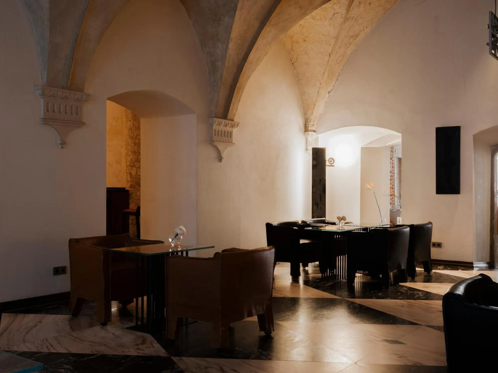 Restaurant/places to eat in Hotel Stary