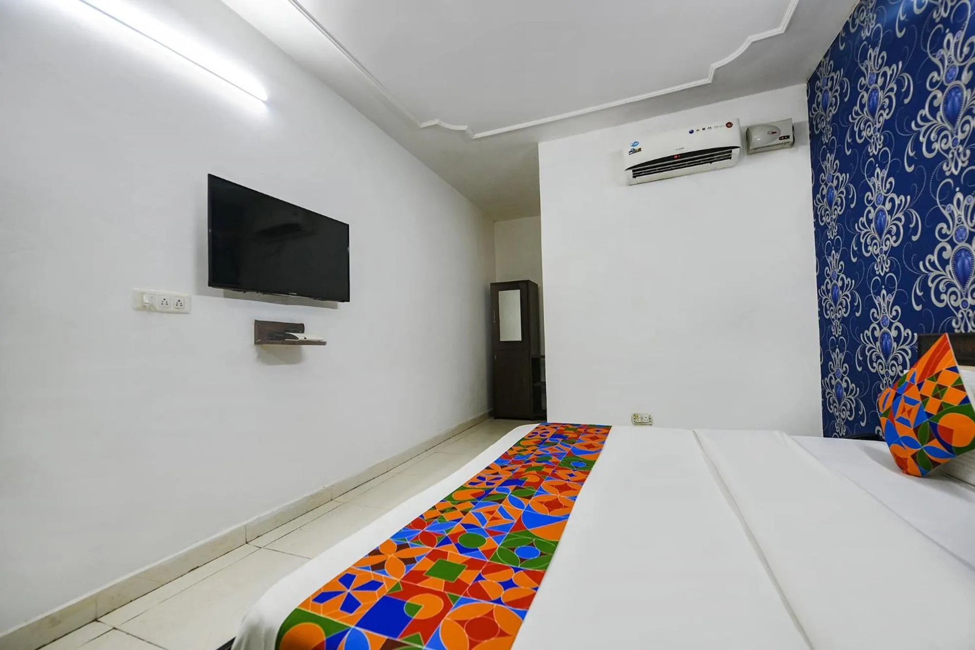 Communal lounge/ TV room, Bed in Via Diamond Sector 45