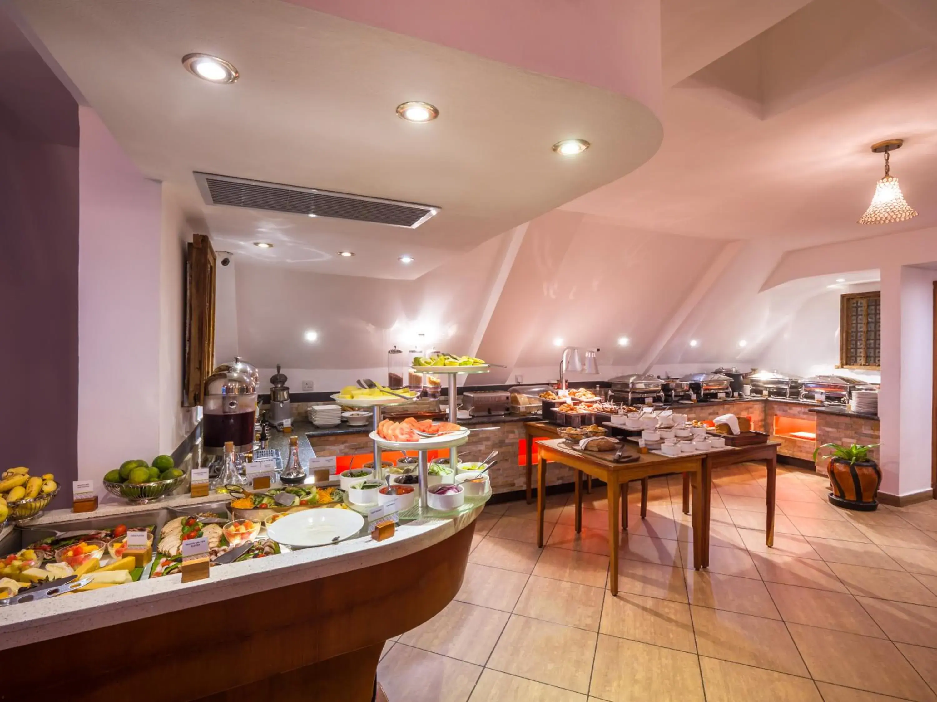 Breakfast in Spice Tree by Turaco Breakfast in Spice Tree by Turaco