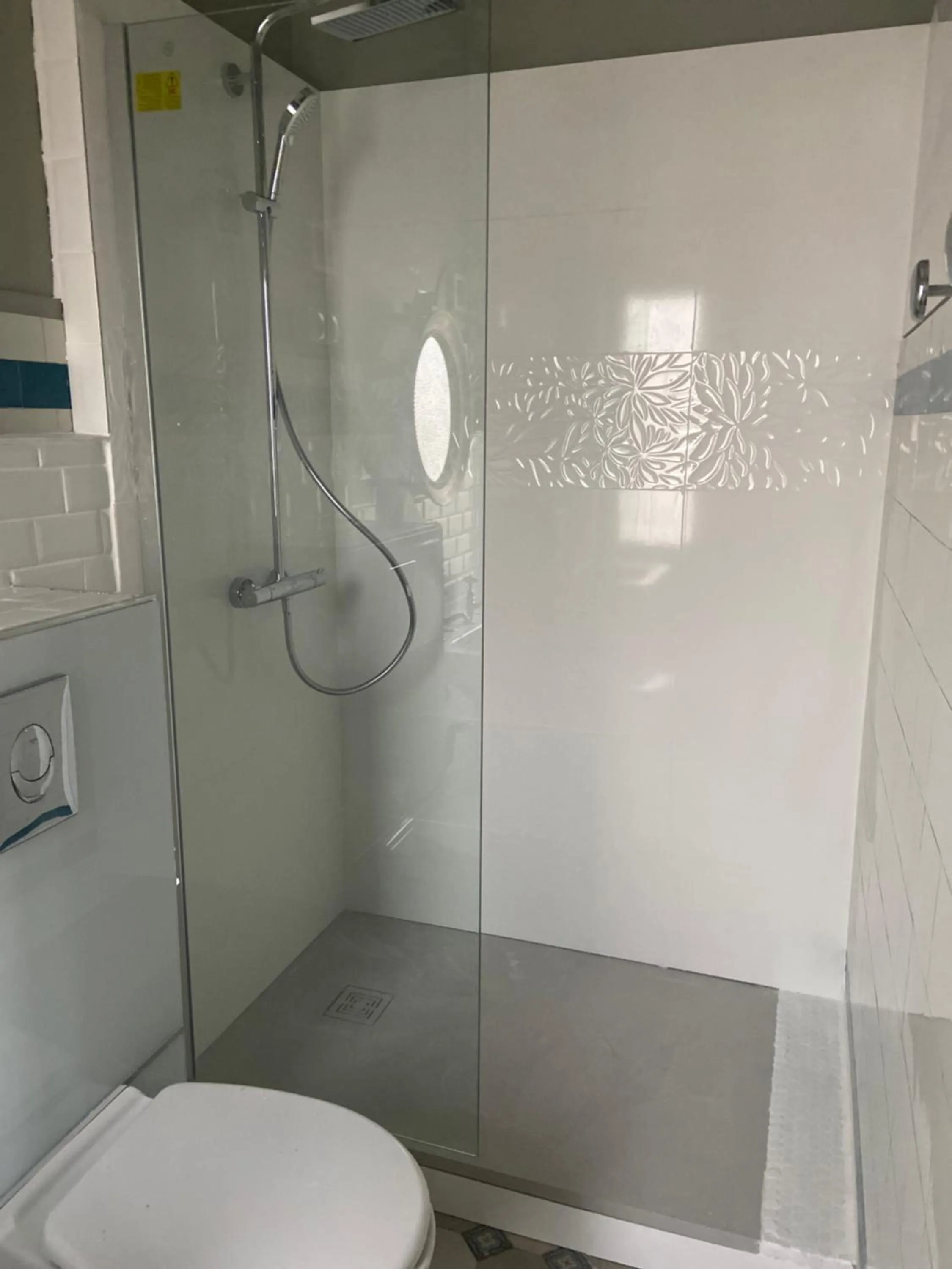 Shower in Le Passagran