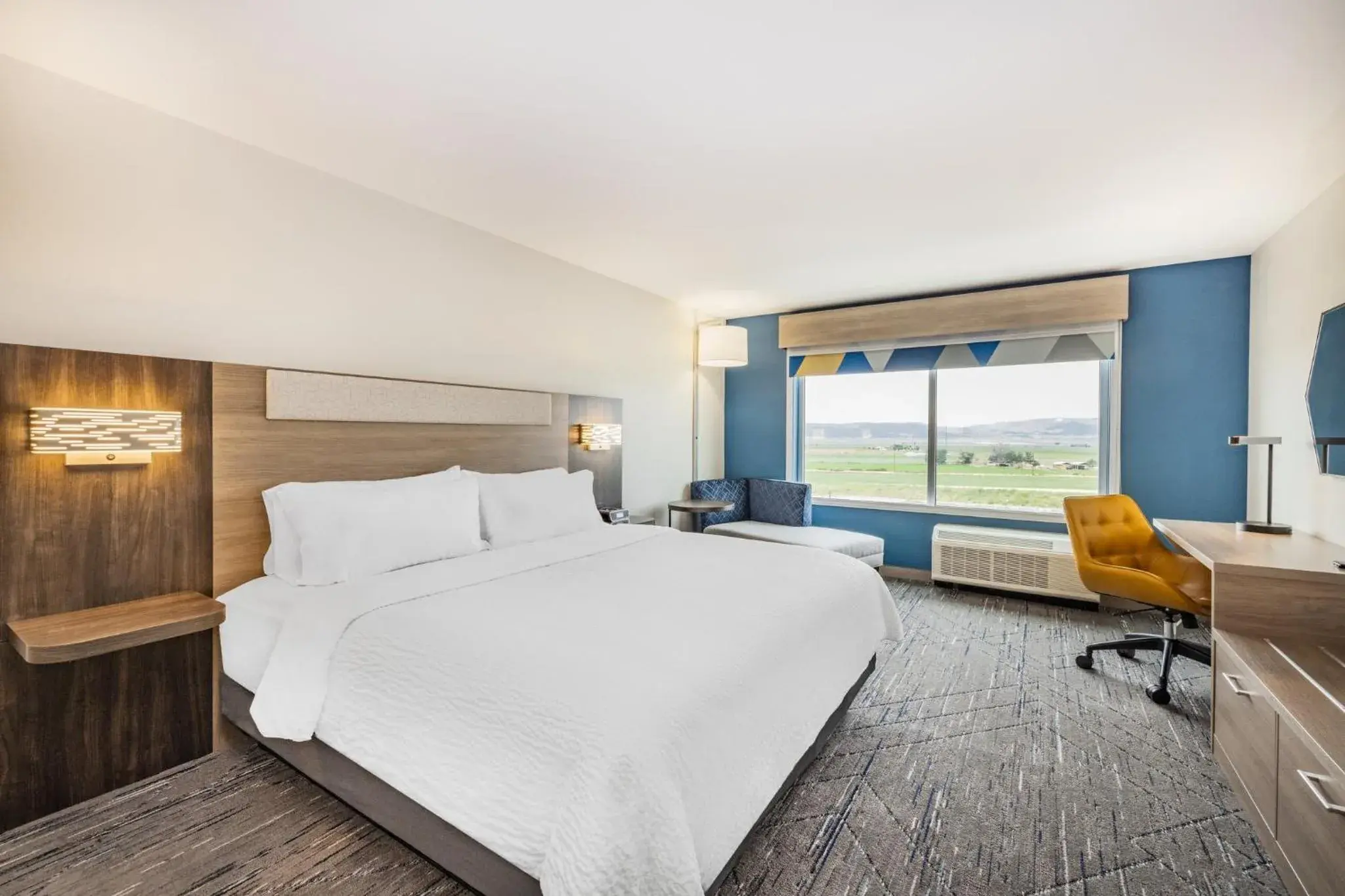 Photo of the whole room, Bed in Holiday Inn Express & Suites - Nephi by IHG Photo of the whole room, Bed in Holiday Inn Express & Suites - Nephi by IHG