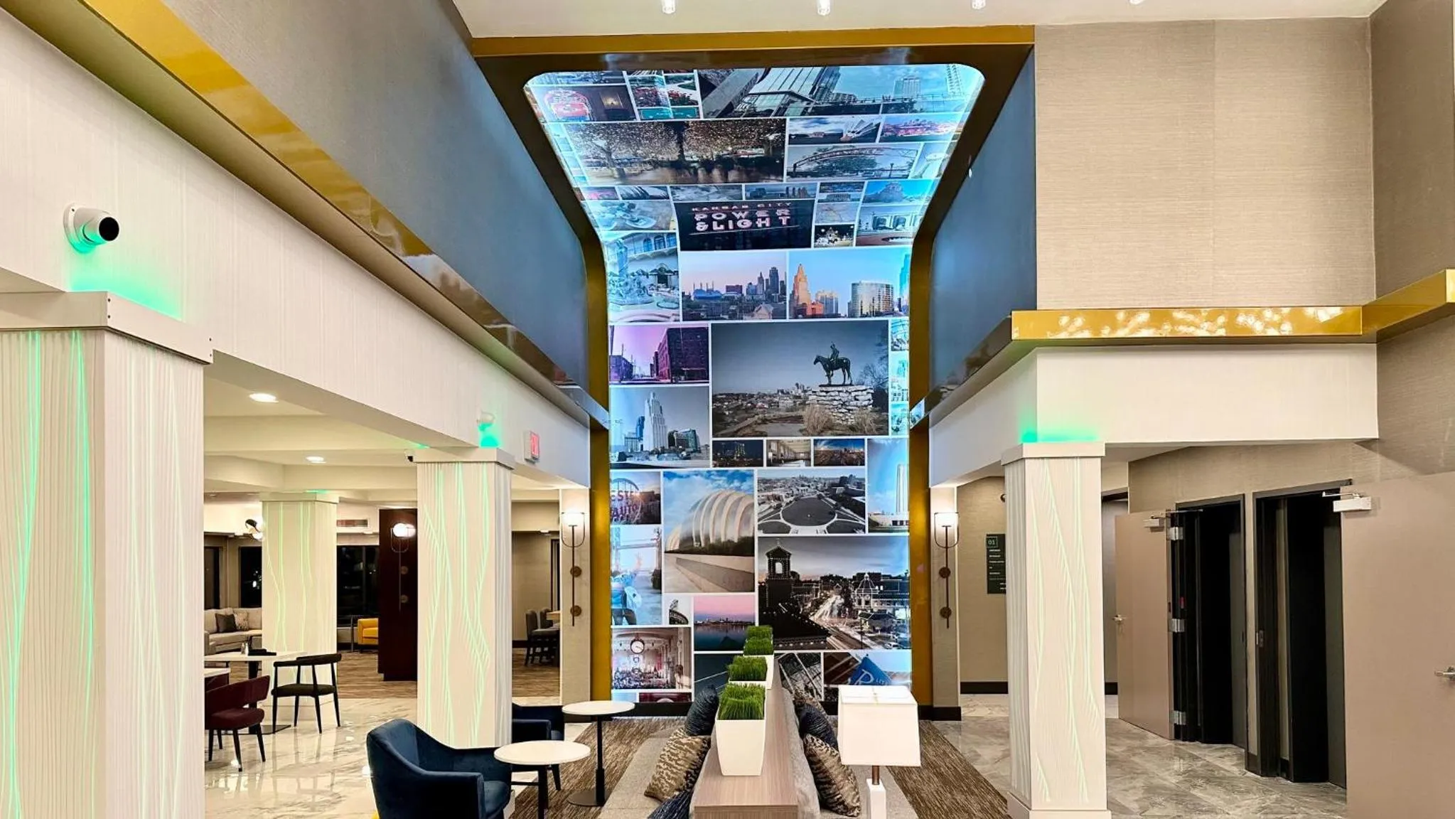 Property building in Holiday Inn Kansas City - Downtown by IHG