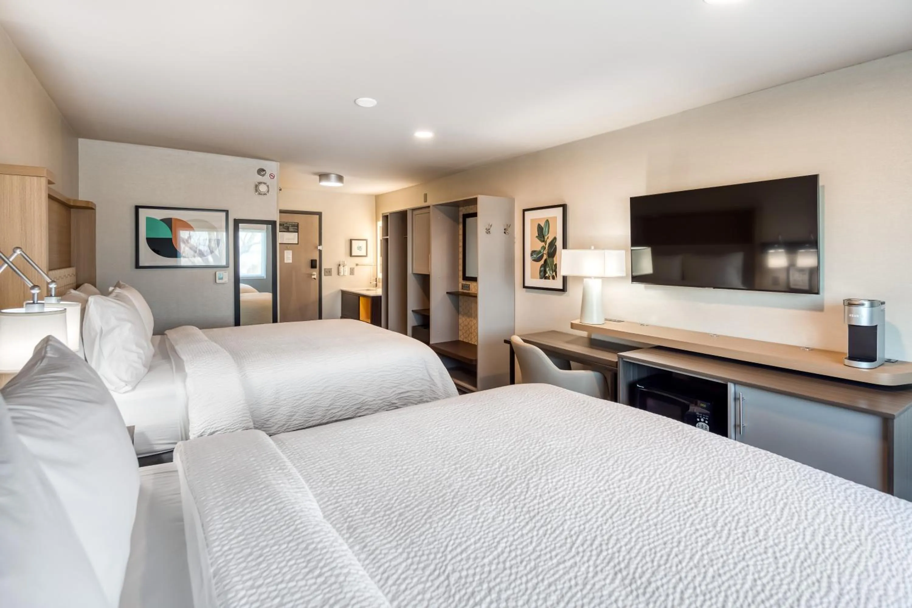 Bed in Holiday Inn Kansas City - Downtown by IHG