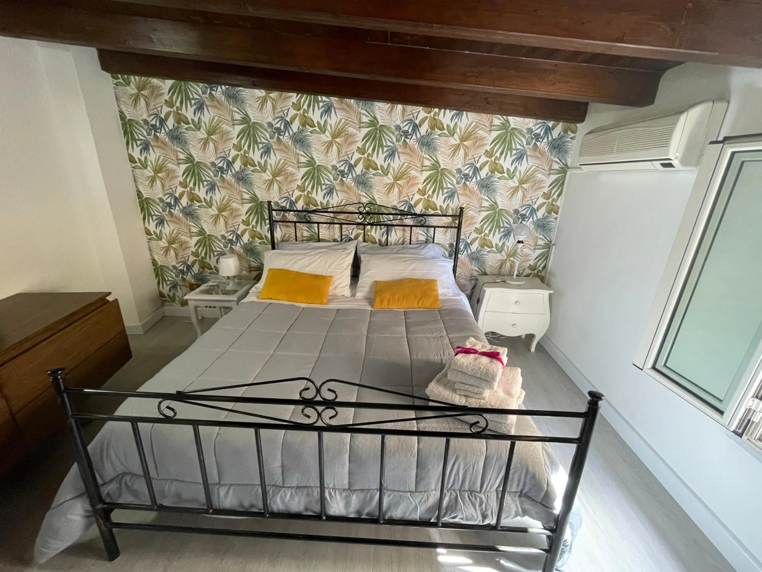 Two-Bedroom Apartment in La Zisa Holiday