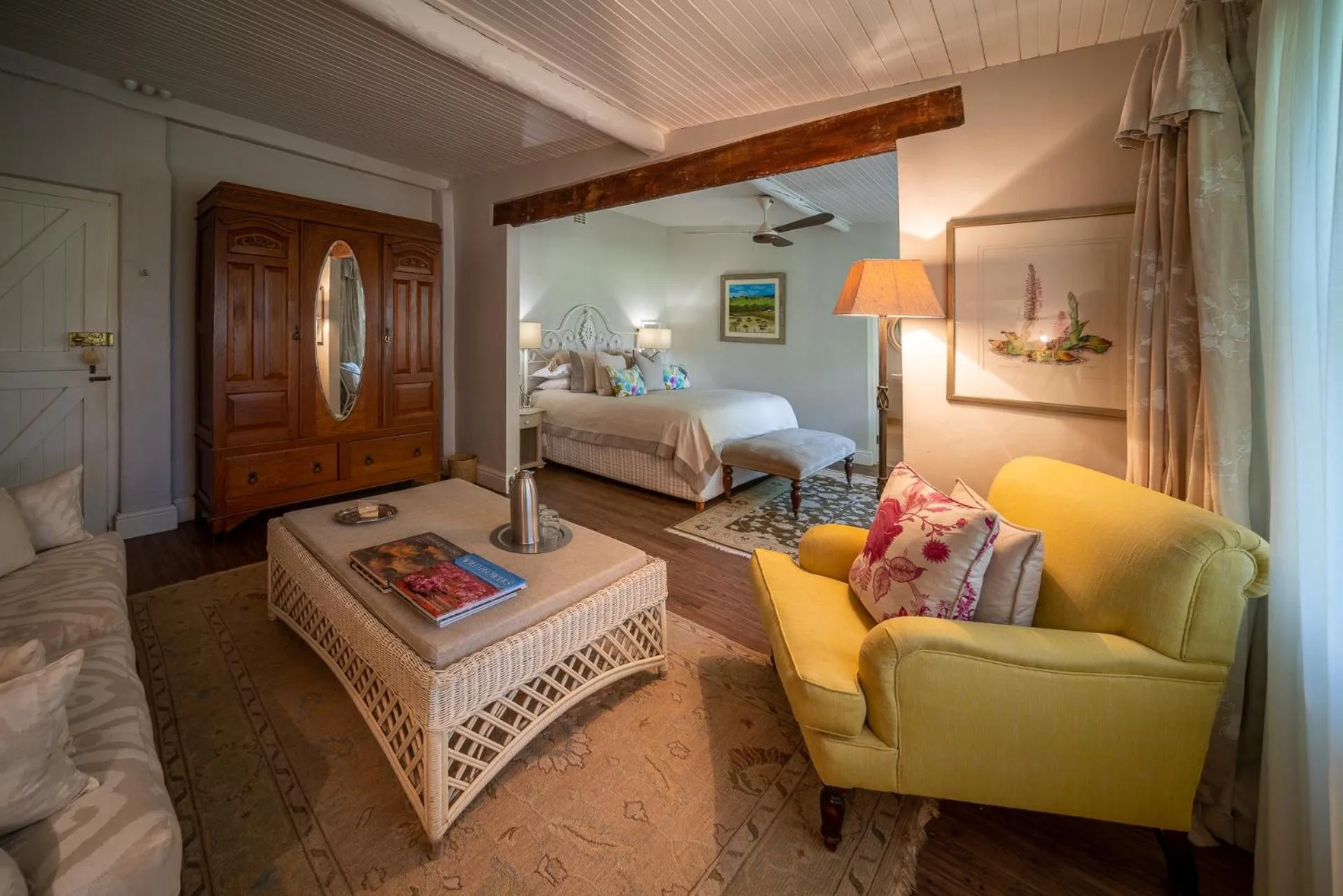 Lounge or bar, Bed in Bartholomeus Klip Farmhouse