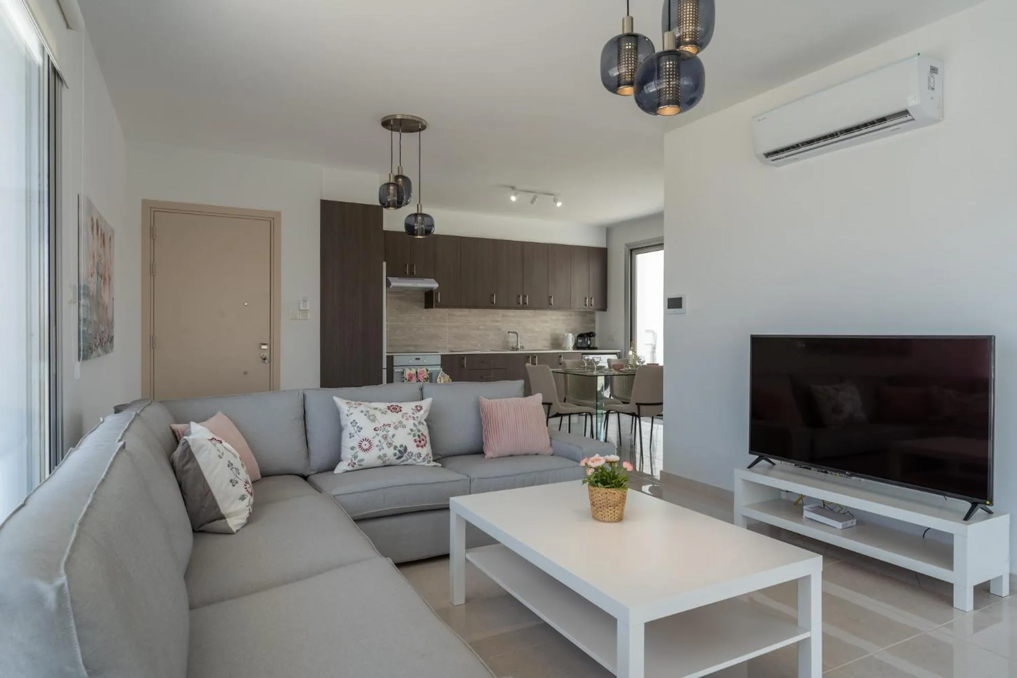 Harmonia 2-BR Apt in Livadia