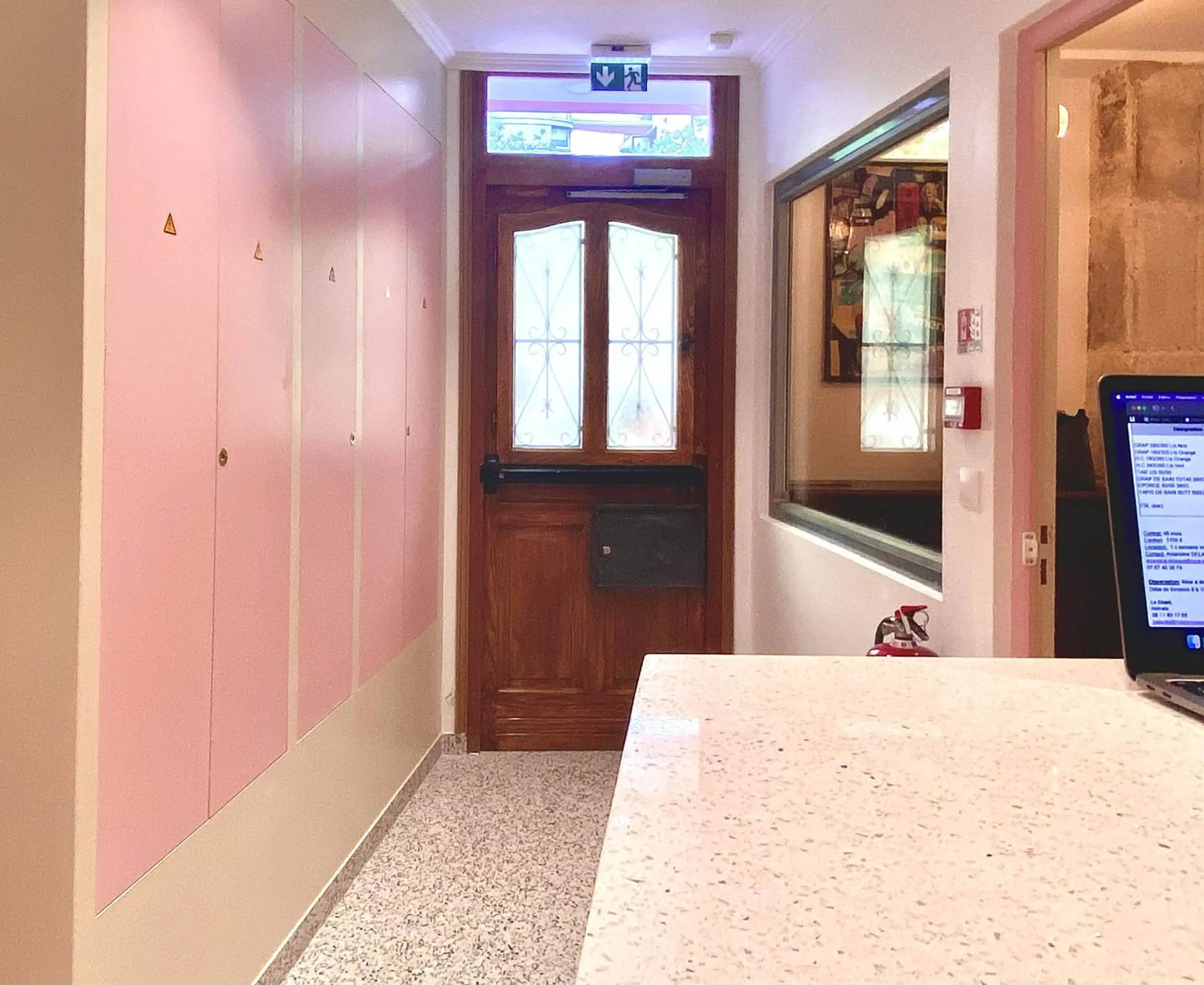 Lobby or reception, Bed in Les Rebelles