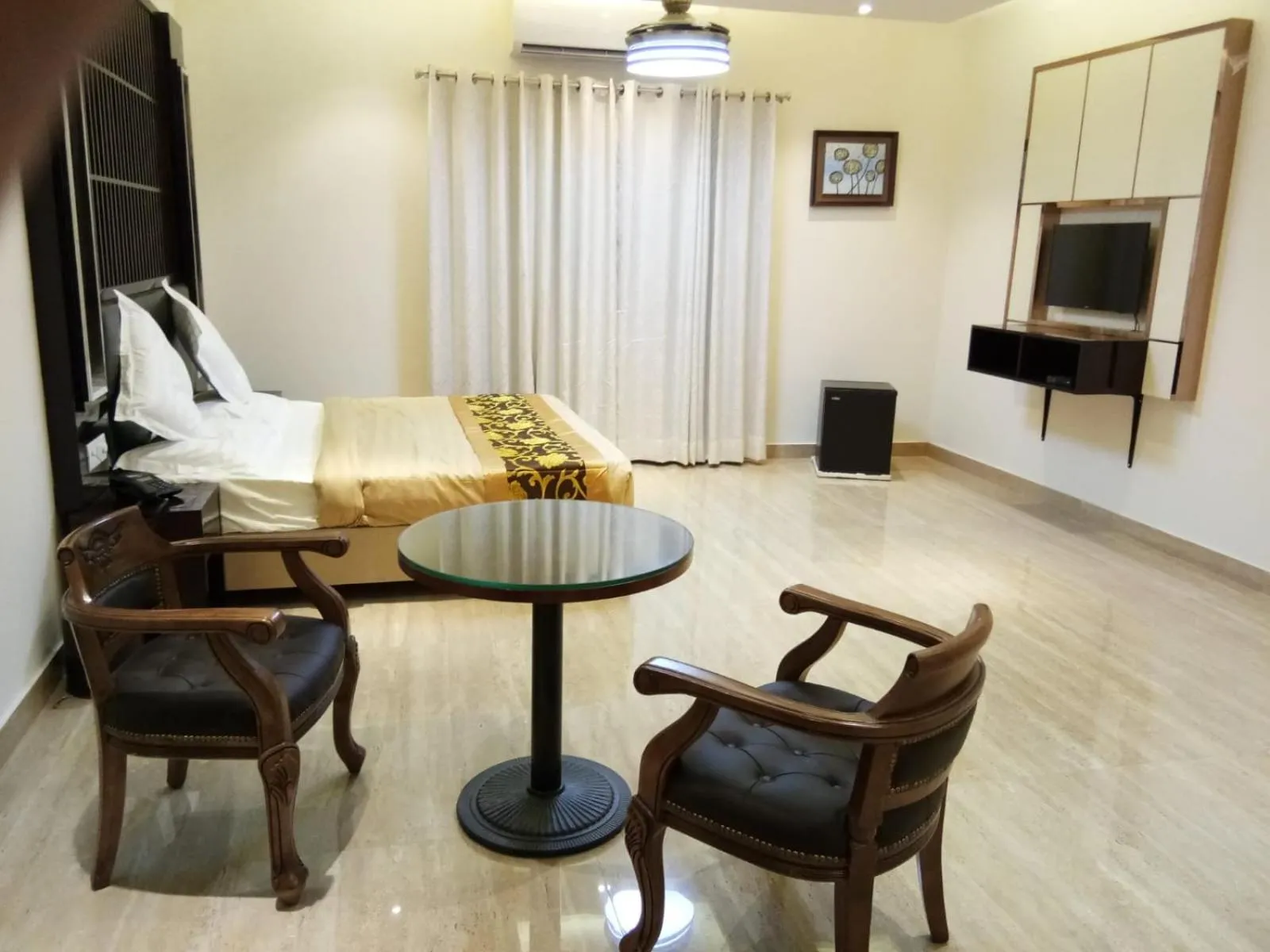 HOTEL NEW ANAND PALACE