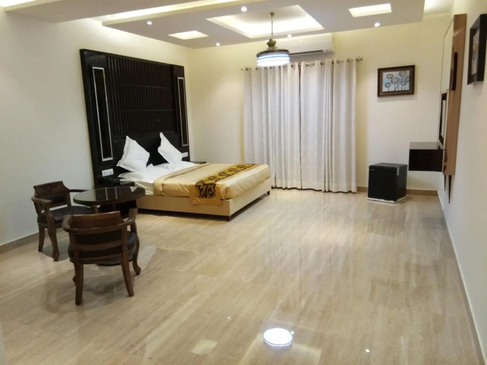 HOTEL NEW ANAND PALACE