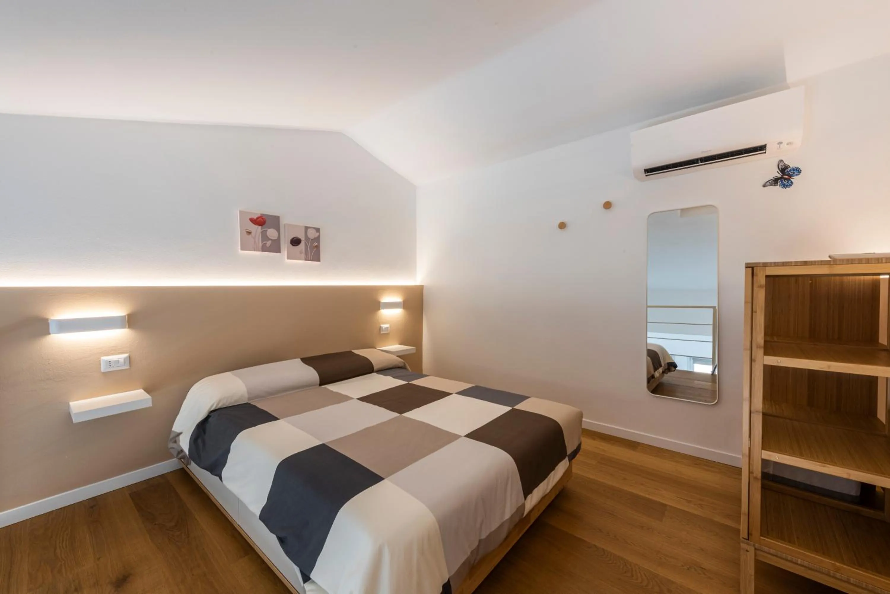 Bed in Ruote Stylish Loft by Mmega