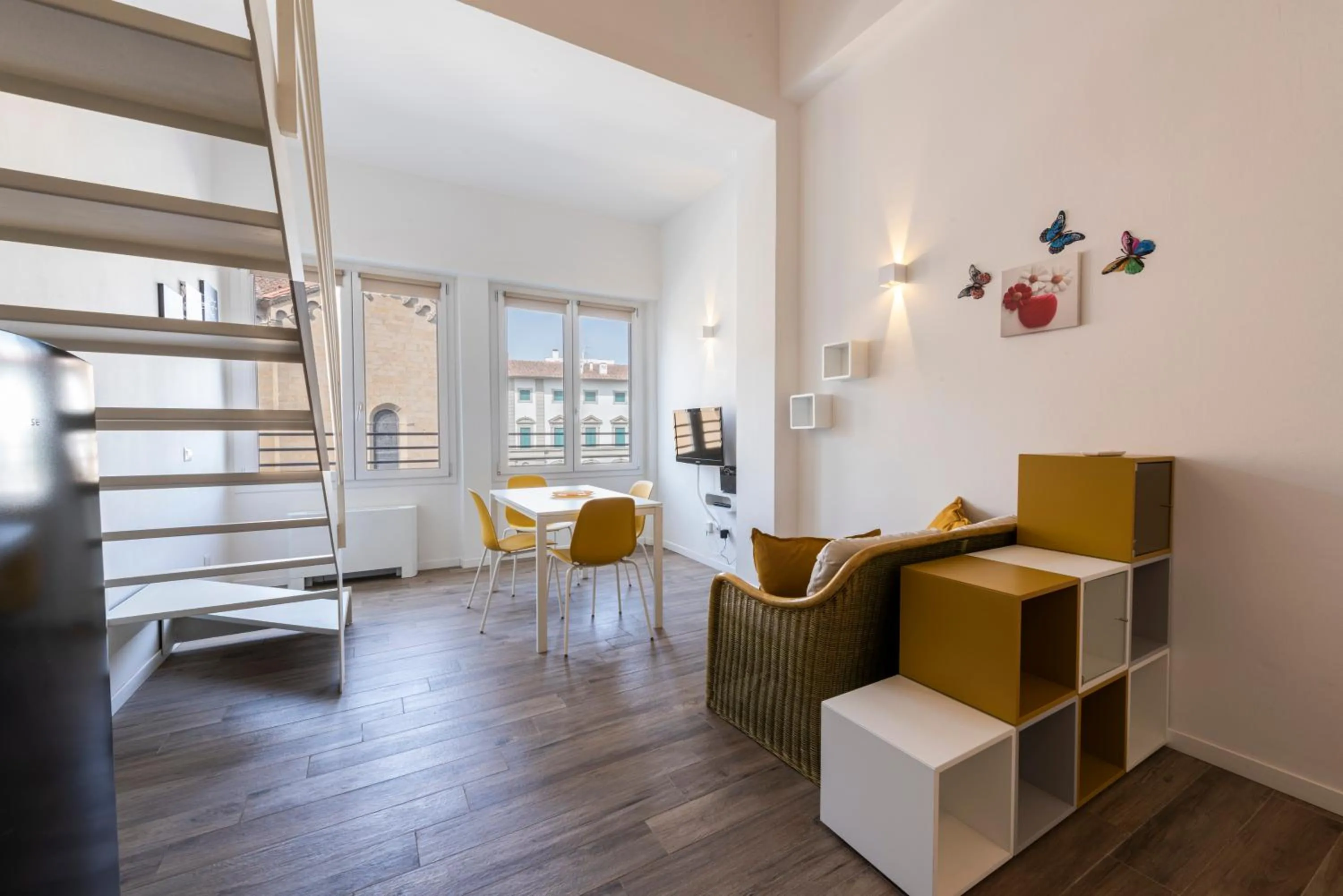 Living room in Ruote Stylish Loft by Mmega