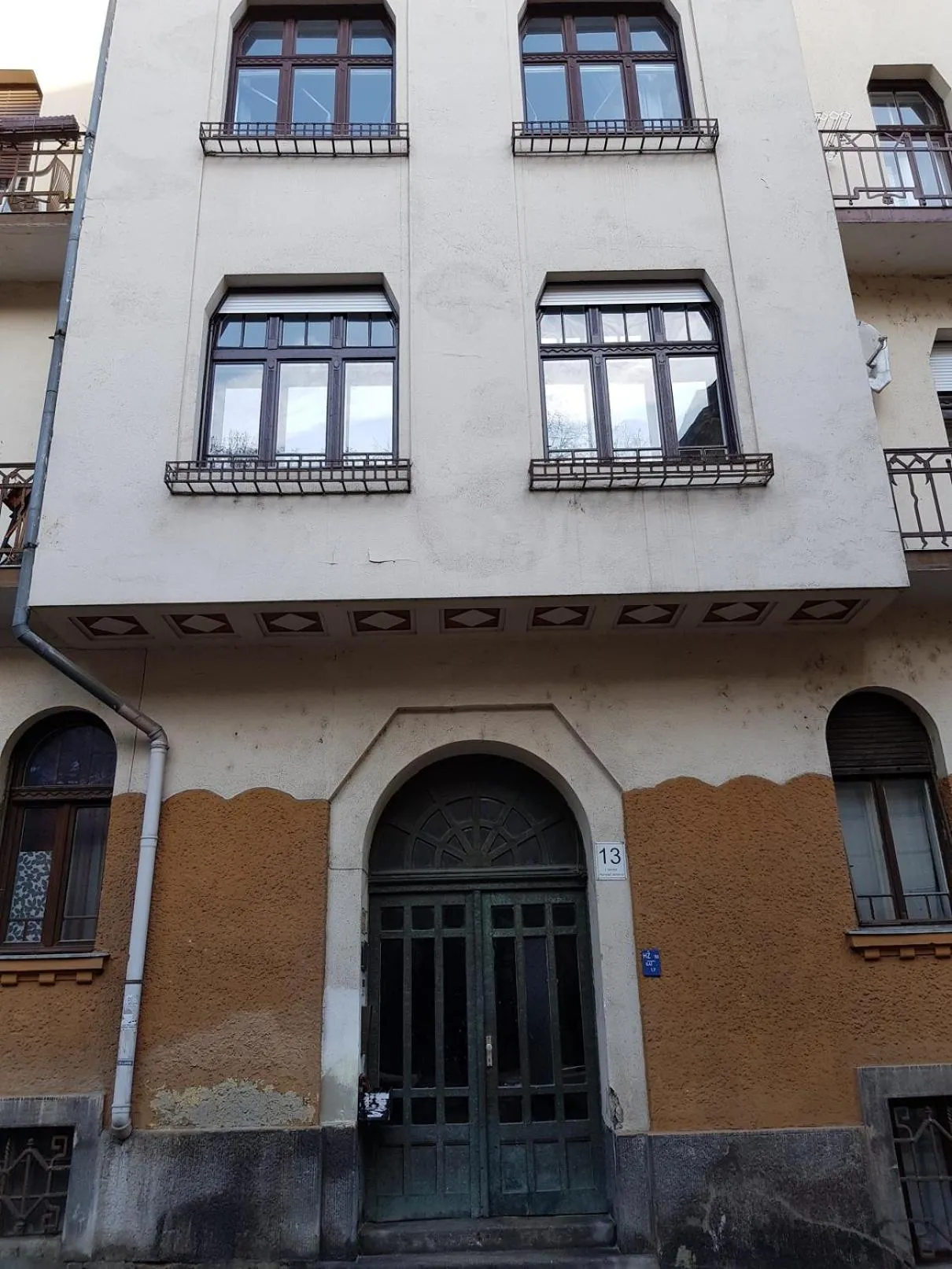 Facade/entrance in Aurora Apartments