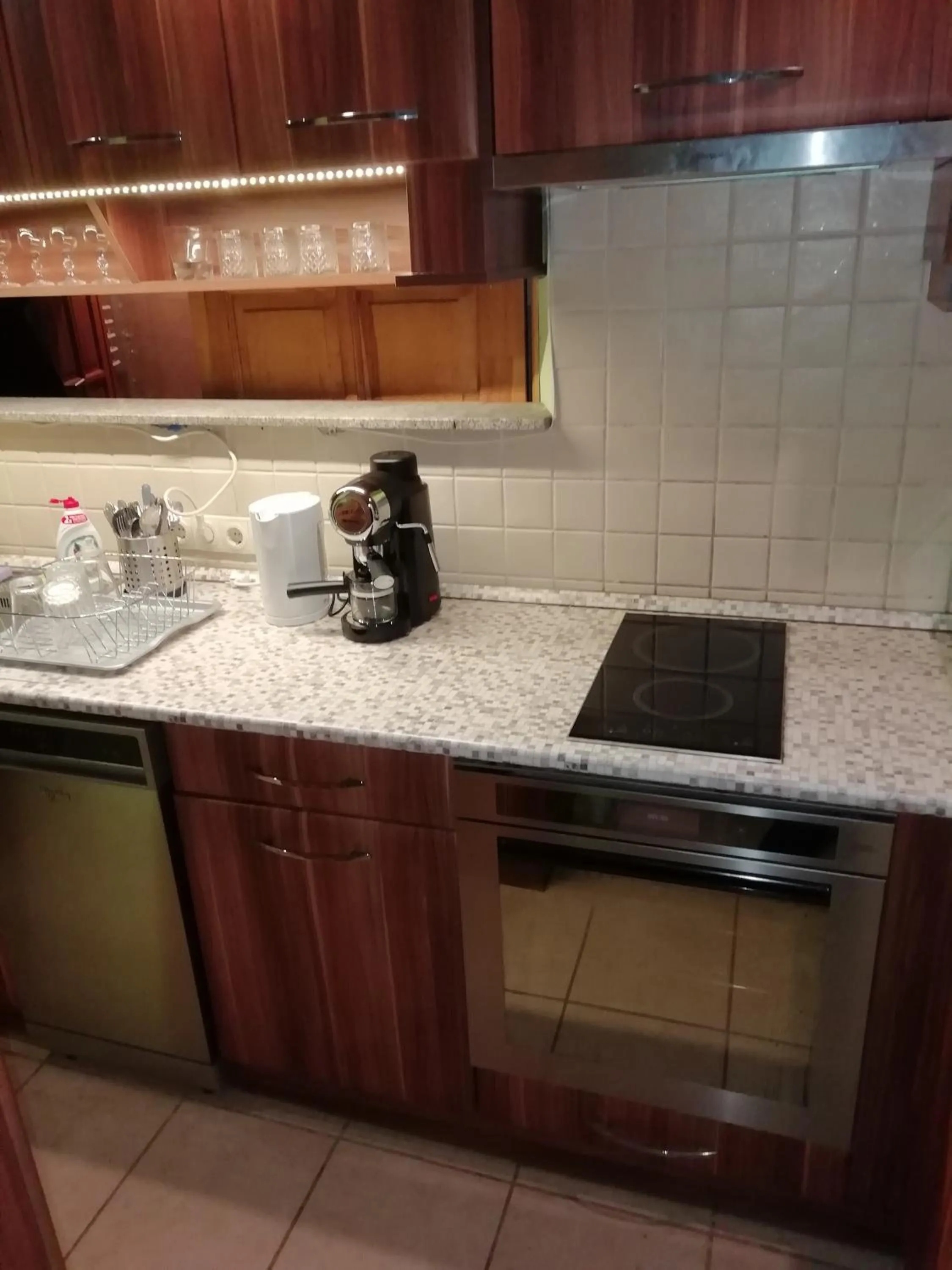 Kitchen or kitchenette in Aurora Apartments
