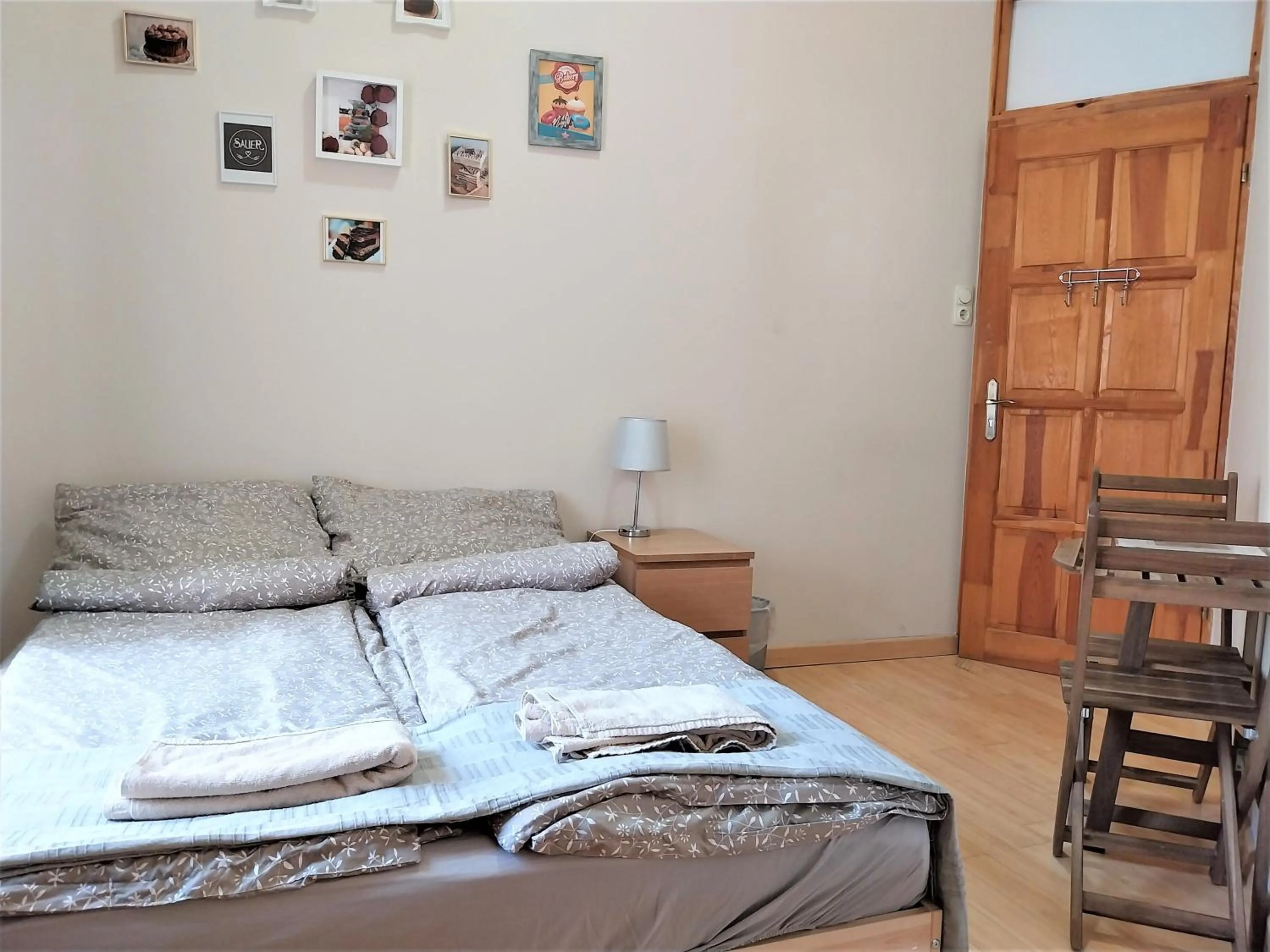 Bedroom, Bed in Aurora Apartments