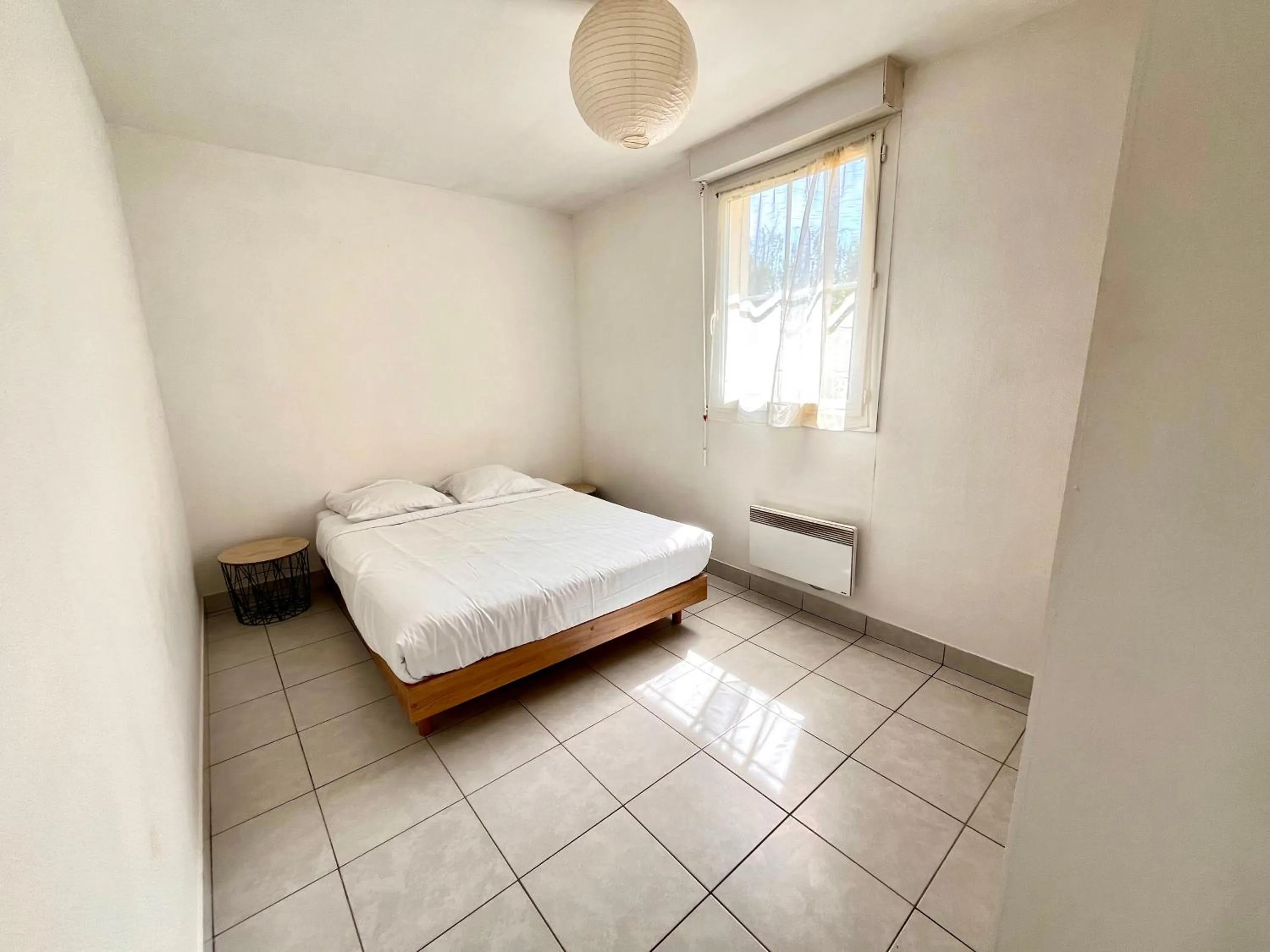 Bed in Bienvenue chez vous, Déplacement Pro