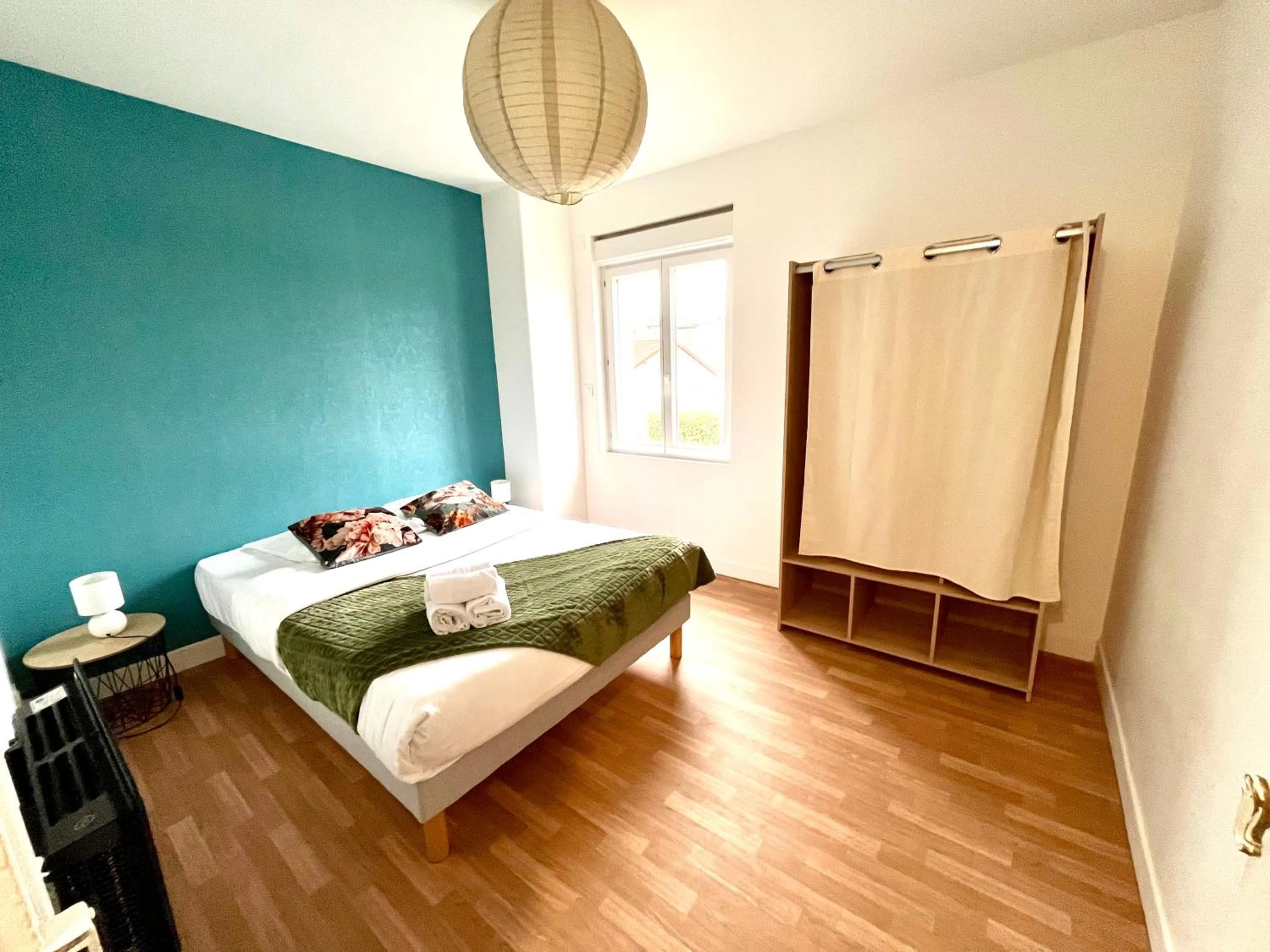 Bed in Bienvenue chez vous, Déplacement Pro