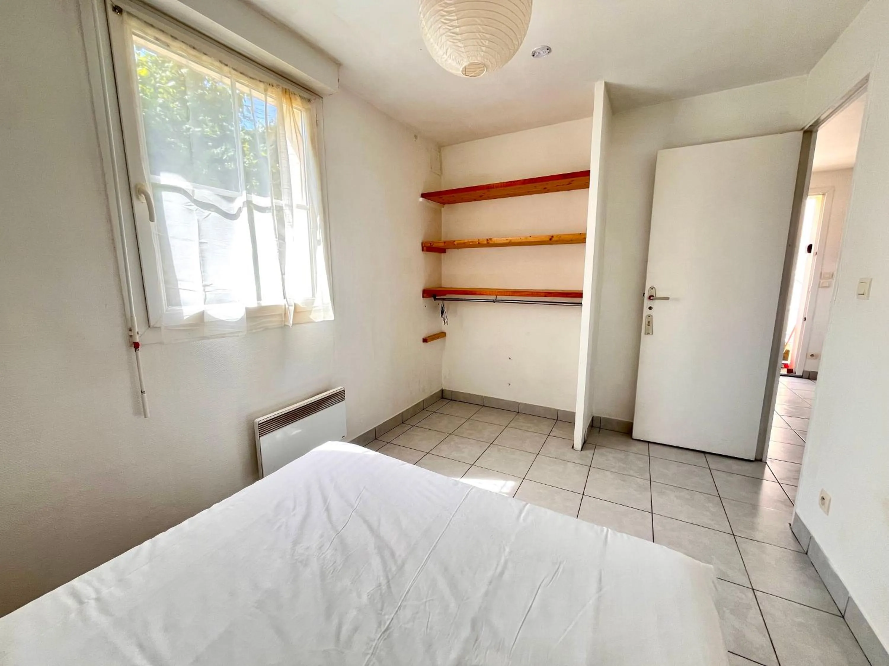 wardrobe, Bed in Bienvenue chez vous, Déplacement Pro