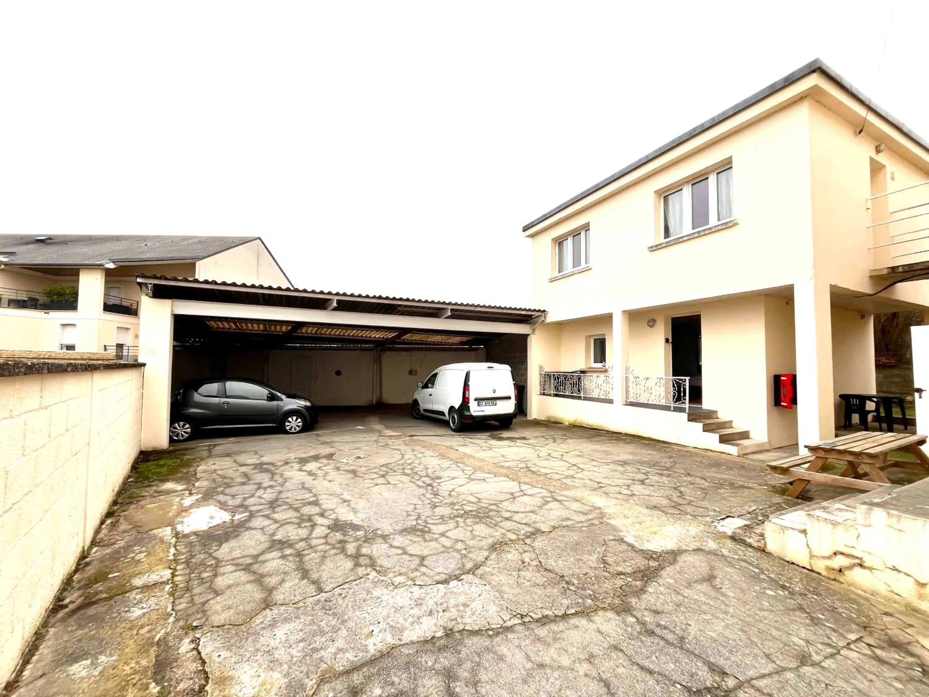 Property building in Bienvenue chez vous, Déplacement Pro