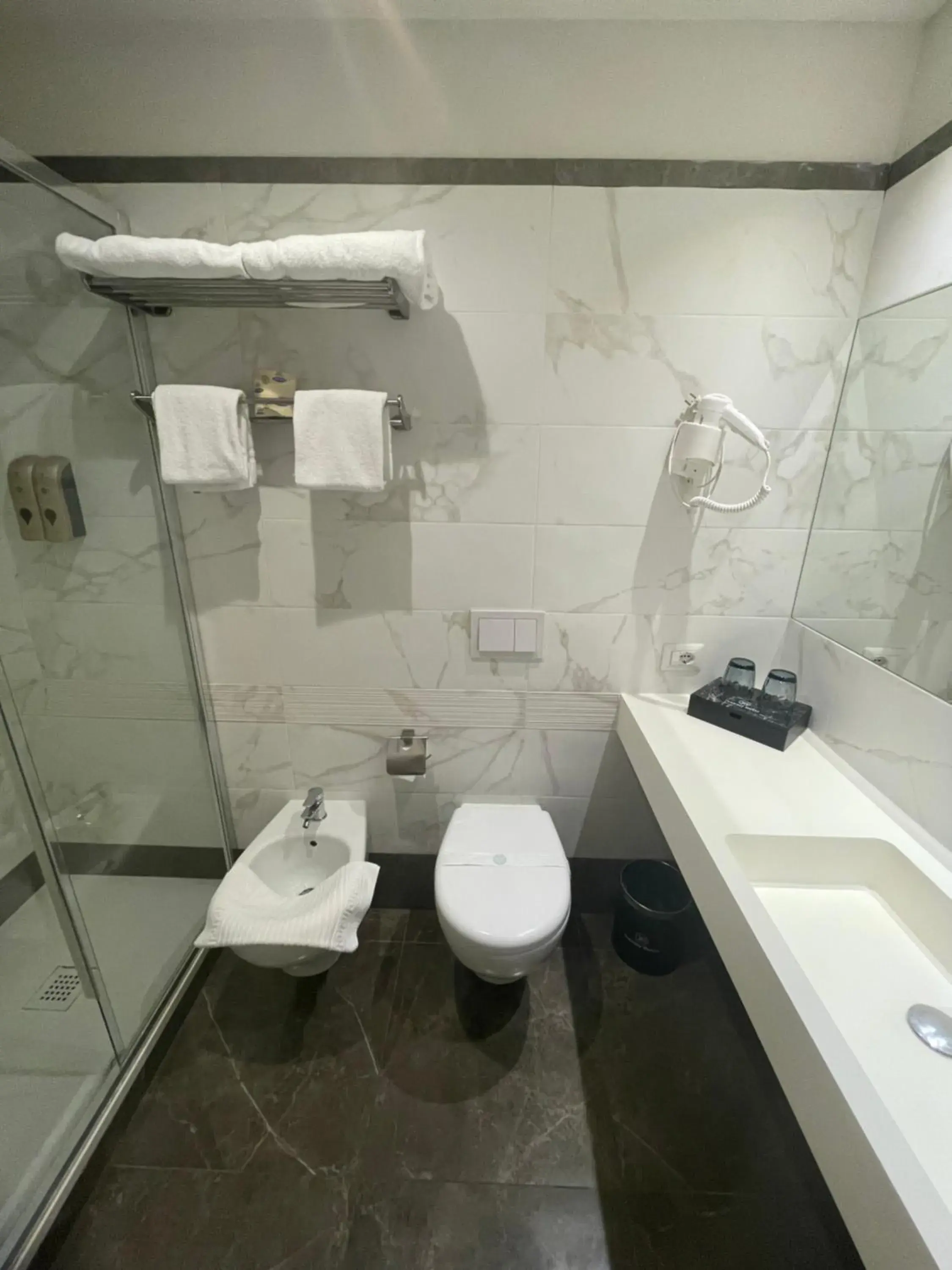 Deluxe Twin Room in HotelLuxuryPrato Deluxe Twin Room in HotelLuxuryPrato