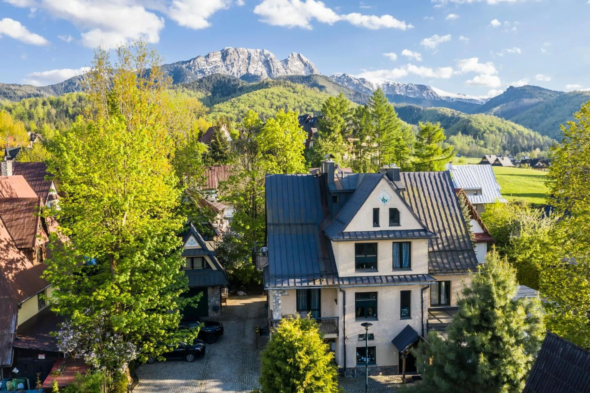 Property building in Szarotka