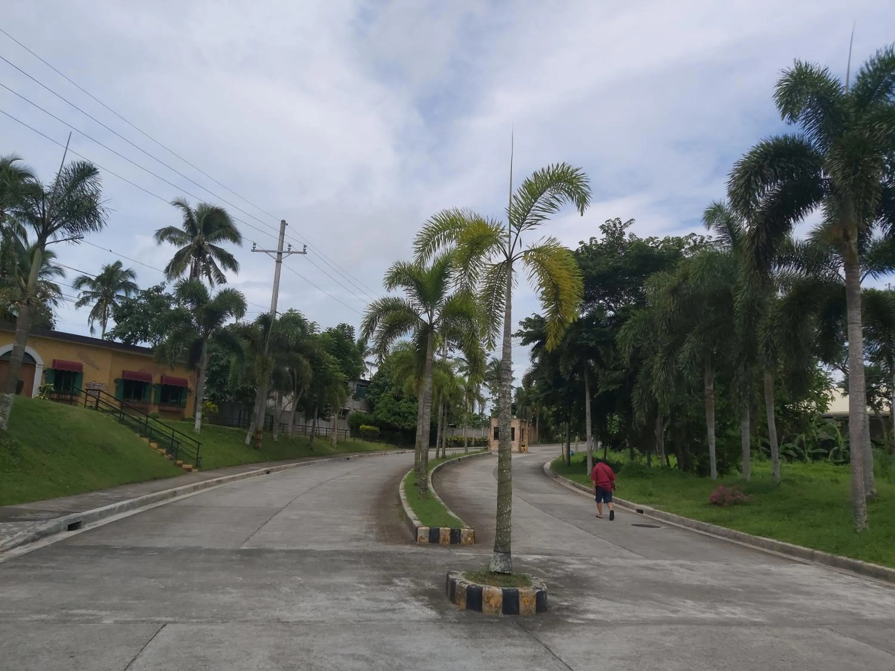 Street view in Affordable Tagaytay Monteluce 2 BR with Pool G28