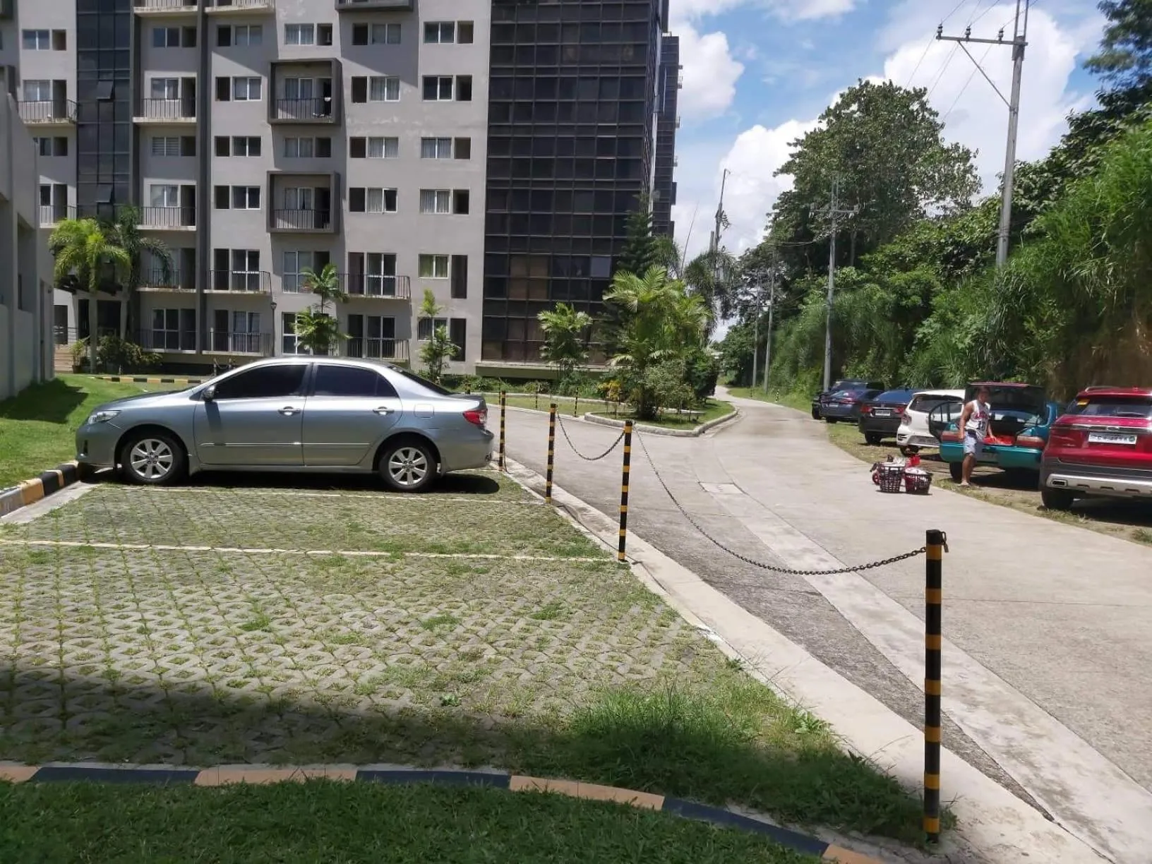 Parking in Affordable Tagaytay Monteluce 2 BR with Pool G28