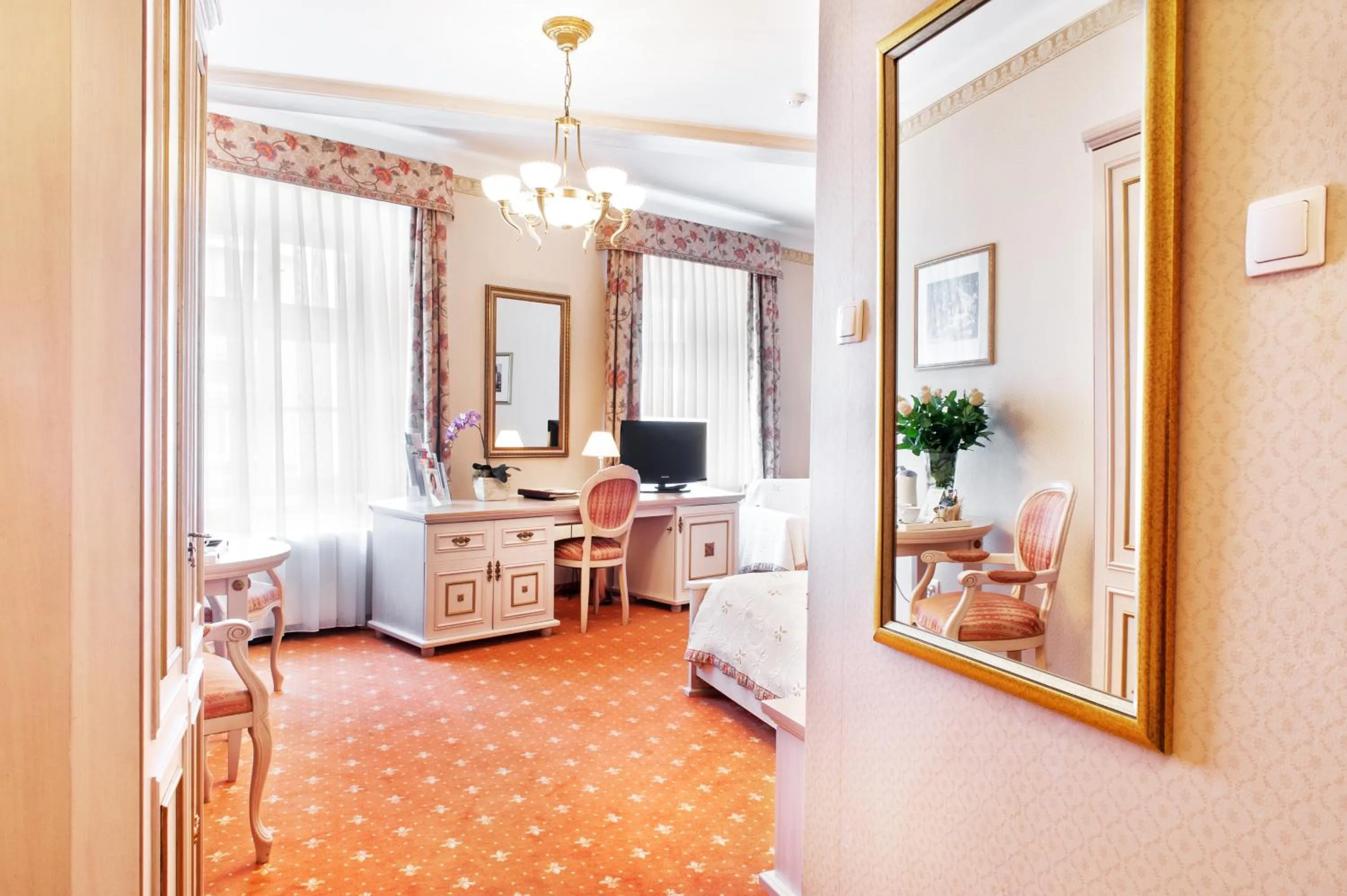 Photo of the whole room in Great Polonia Kraków Old Town