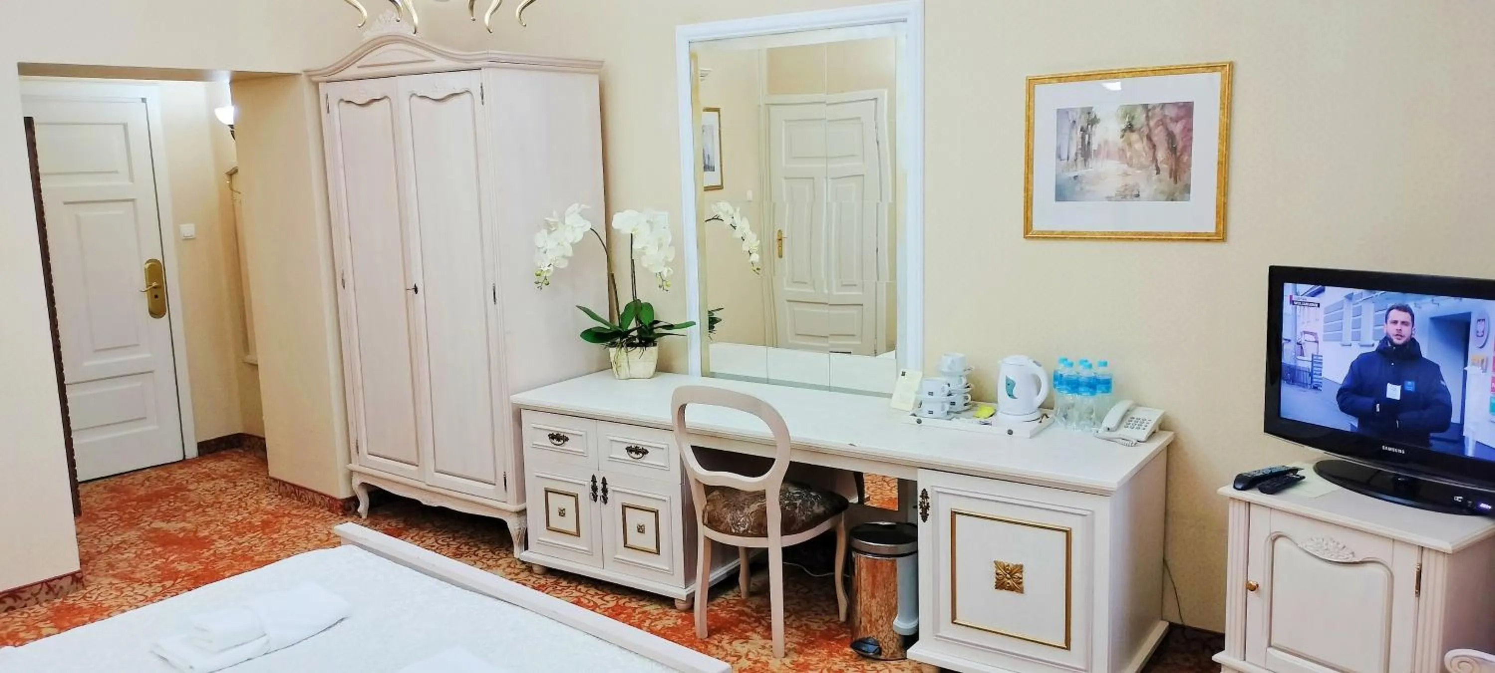 Photo of the whole room in Great Polonia Kraków Old Town