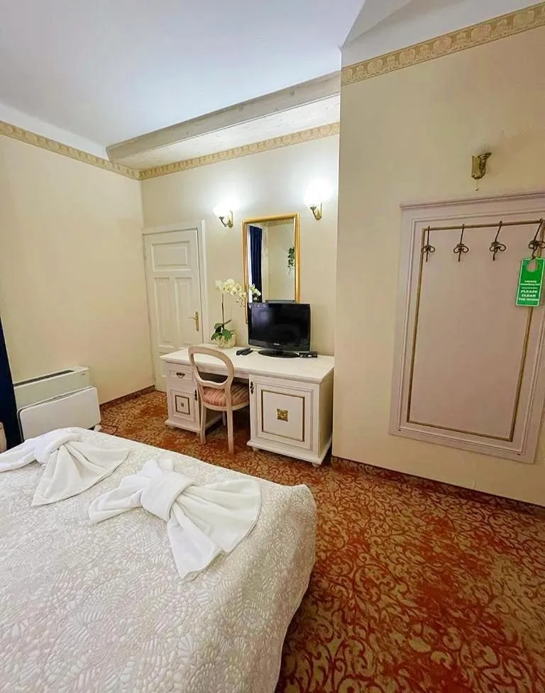 Photo of the whole room in Great Polonia Kraków Old Town