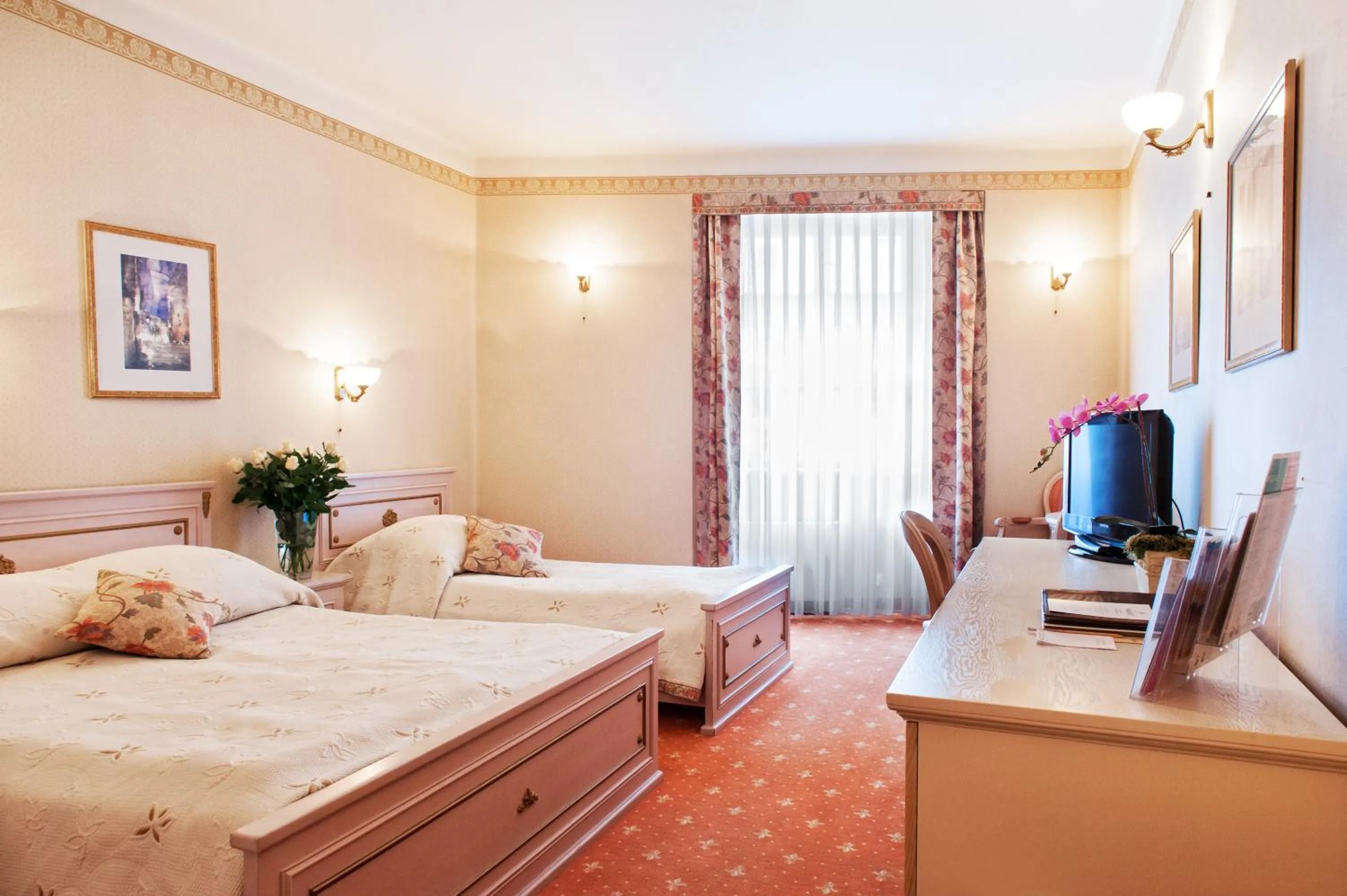 Photo of the whole room in Great Polonia Kraków Old Town